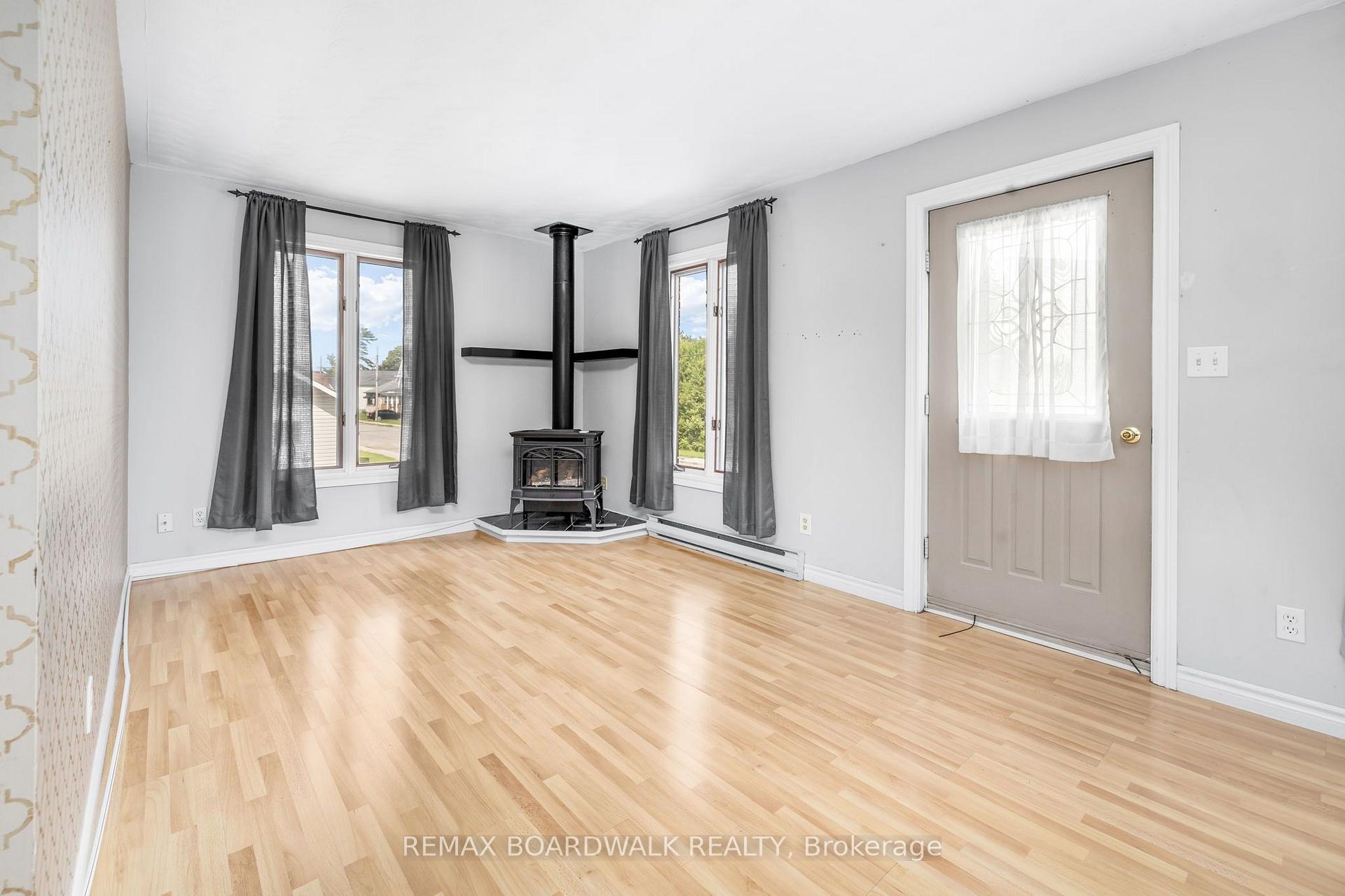Photo 5 of 22 Merrick Street, Smiths Falls, Smiths Falls — HOMEH