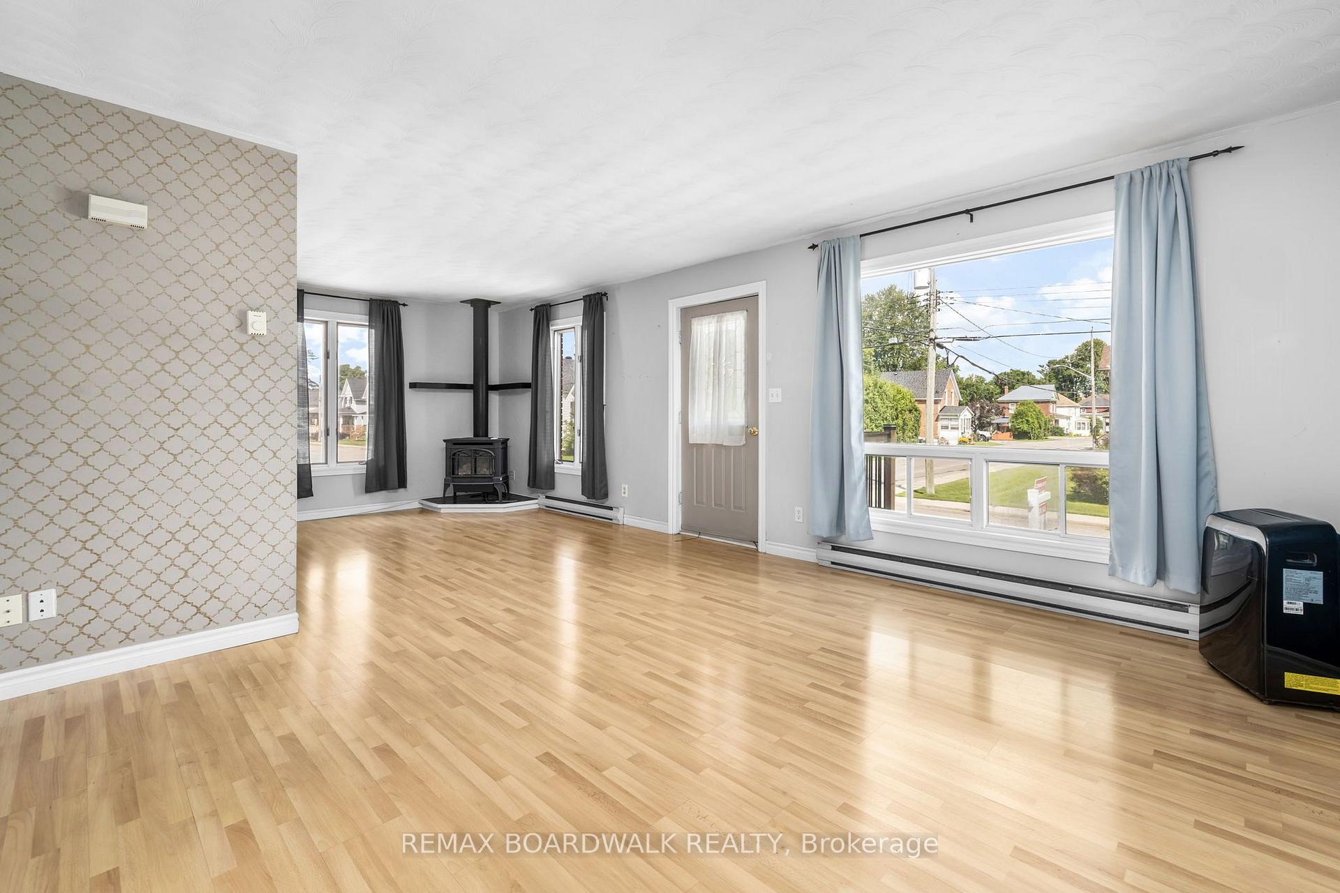 Photo 8 of 22 Merrick Street, Smiths Falls, Smiths Falls — HOMEH