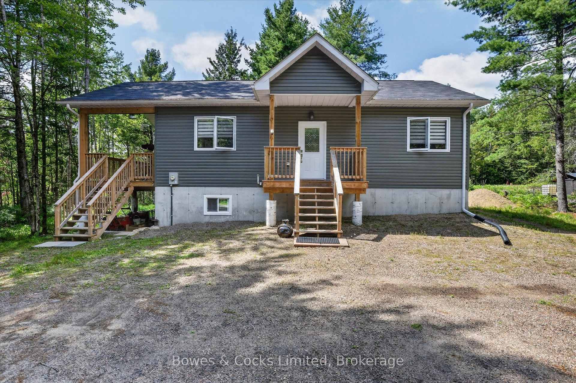 Photo 2 of 1244 Vick Road, Minden Hills, Snowdon — HOMEH