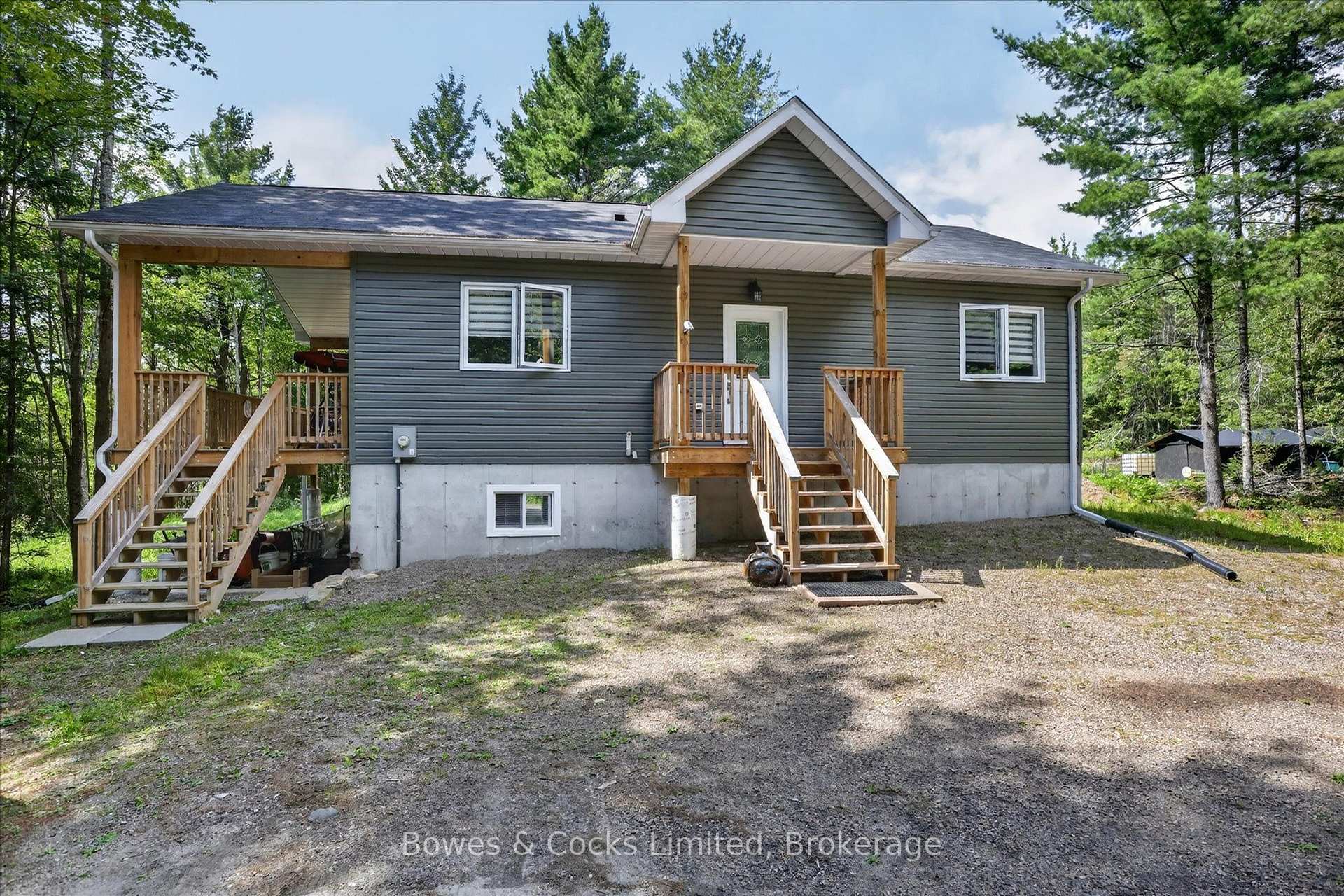 Photo 4 of 1244 Vick Road, Minden Hills, Snowdon — HOMEH