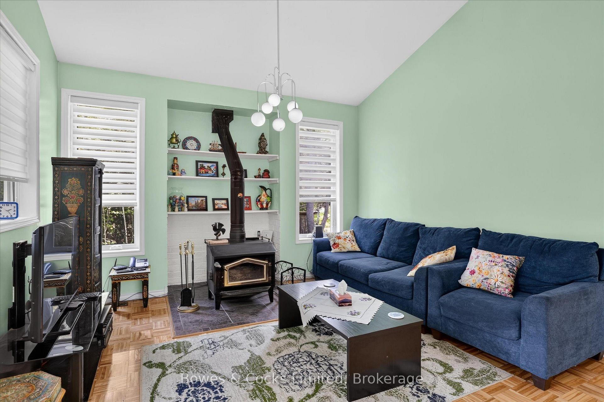Photo 6 of 1244 Vick Road, Minden Hills, Snowdon — HOMEH