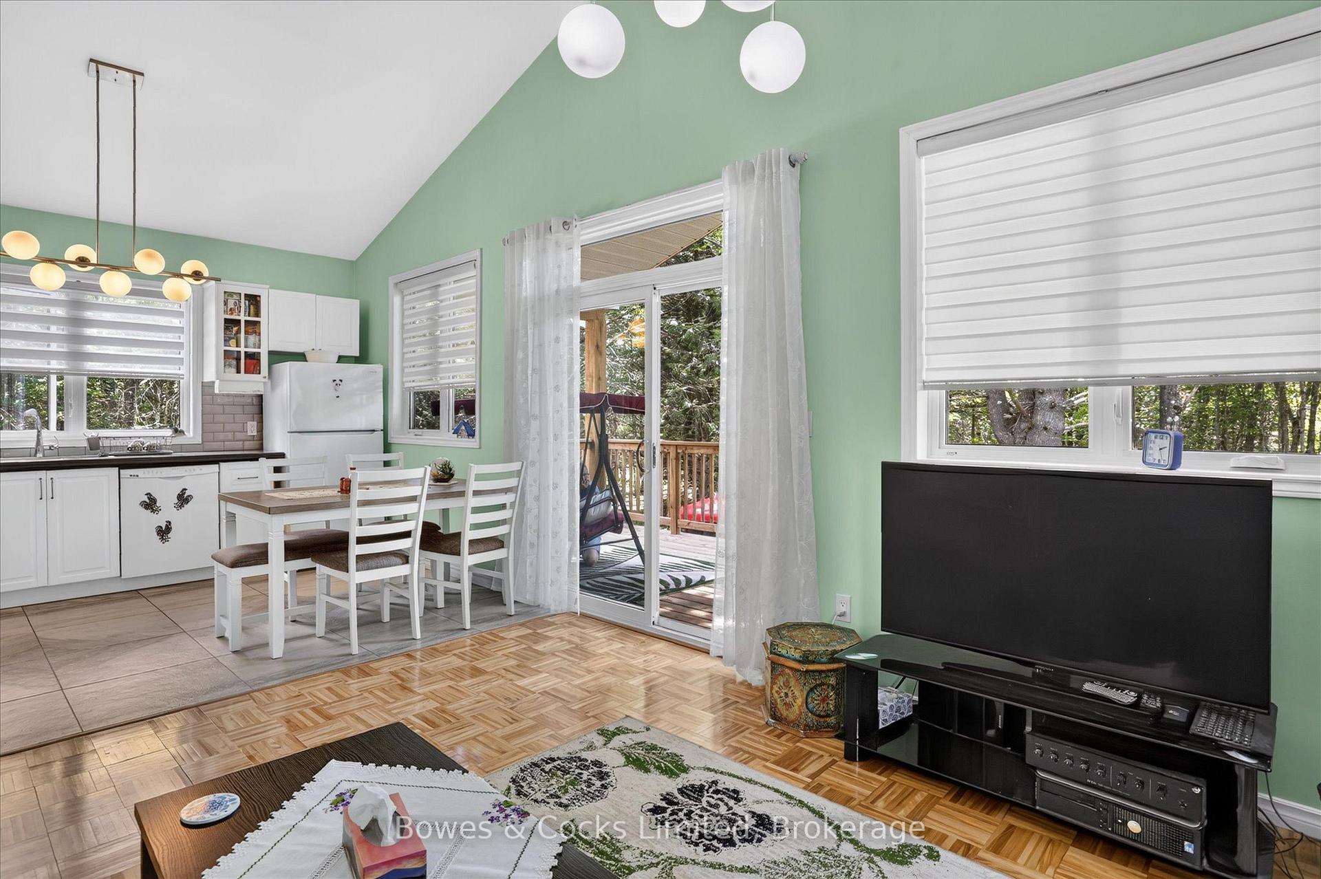 Photo 8 of 1244 Vick Road, Minden Hills, Snowdon — HOMEH