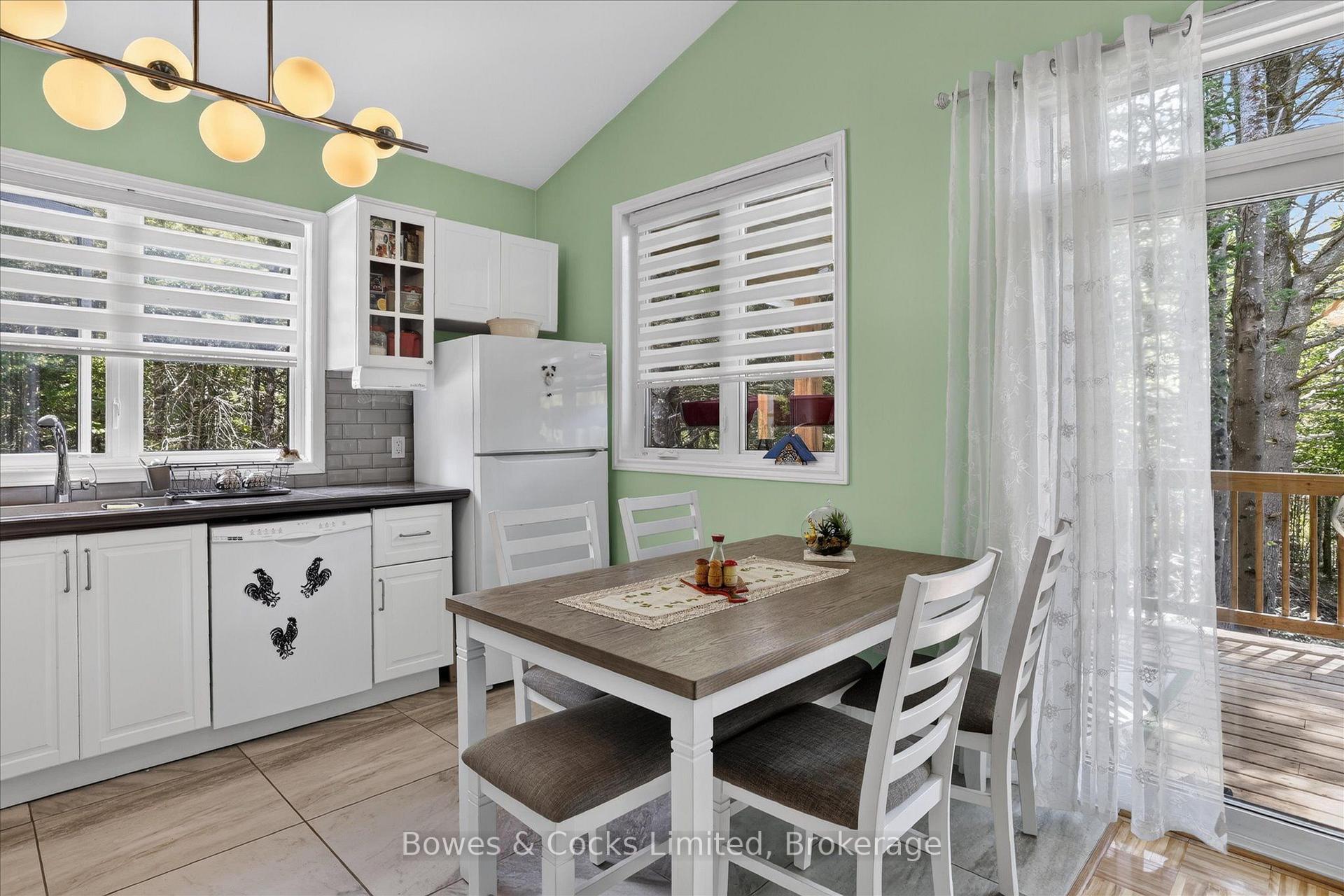 Photo 10 of 1244 Vick Road, Minden Hills, Snowdon — HOMEH