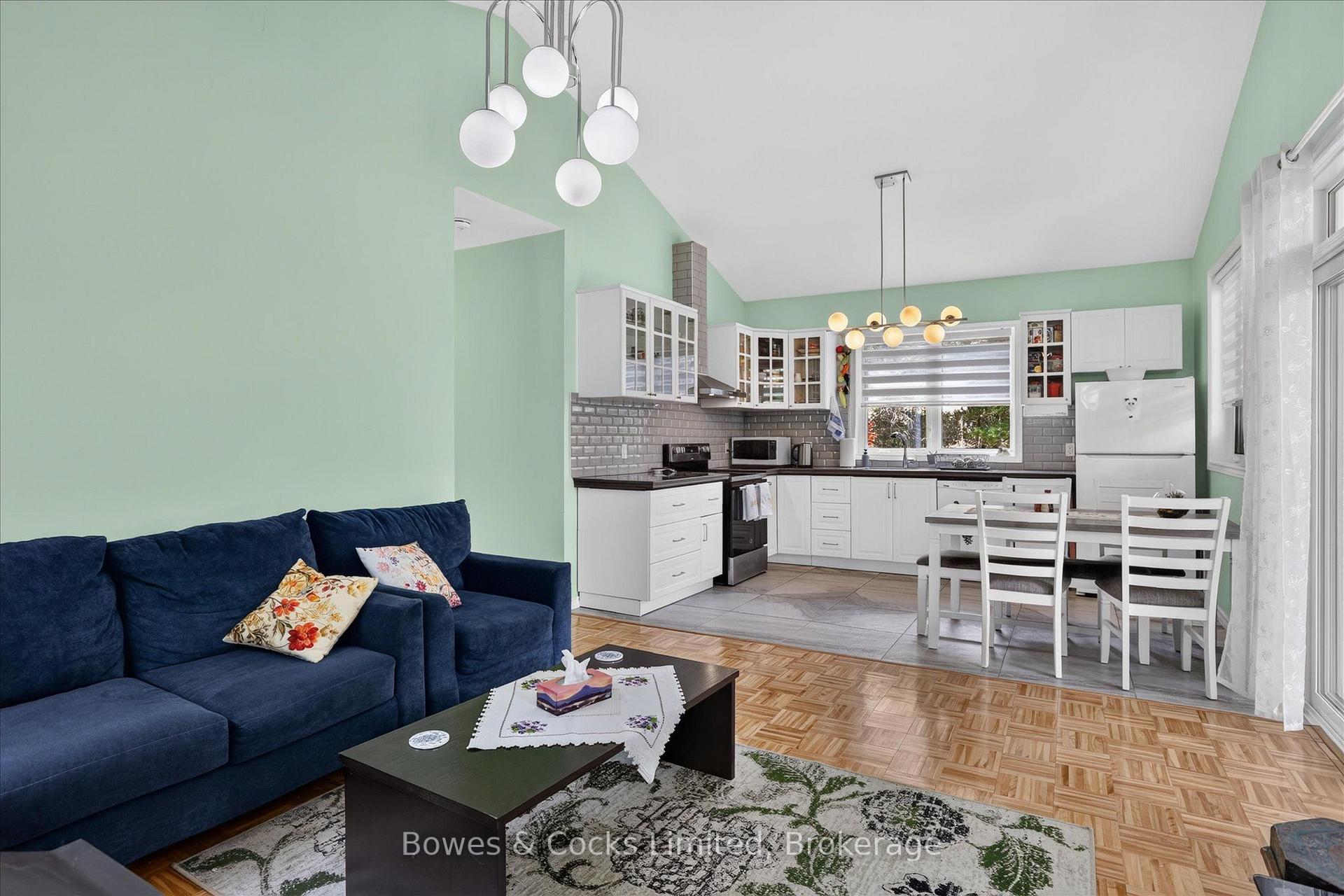 Photo 11 of 1244 Vick Road, Minden Hills, Snowdon — HOMEH