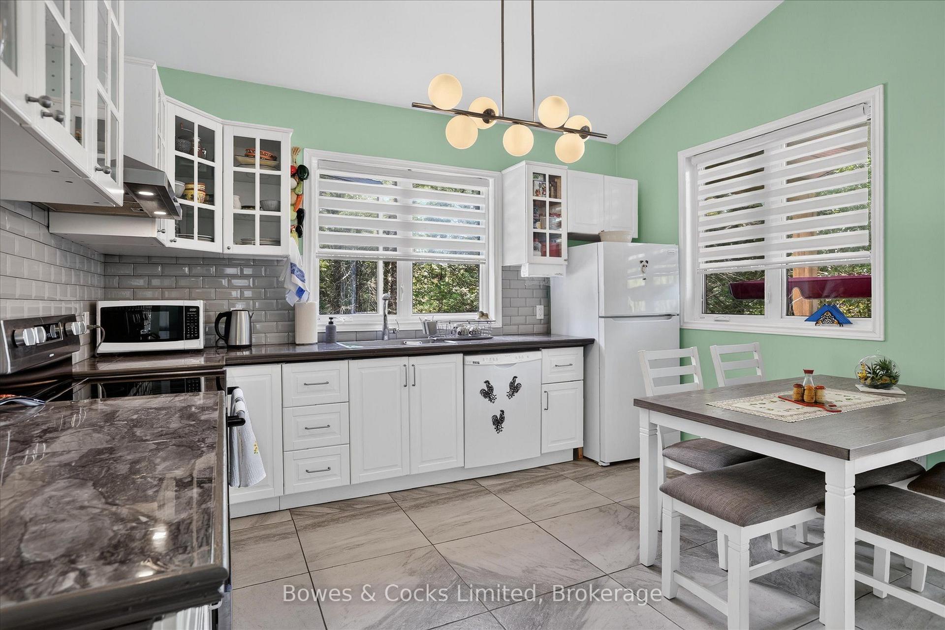 Photo 12 of 1244 Vick Road, Minden Hills, Snowdon — HOMEH