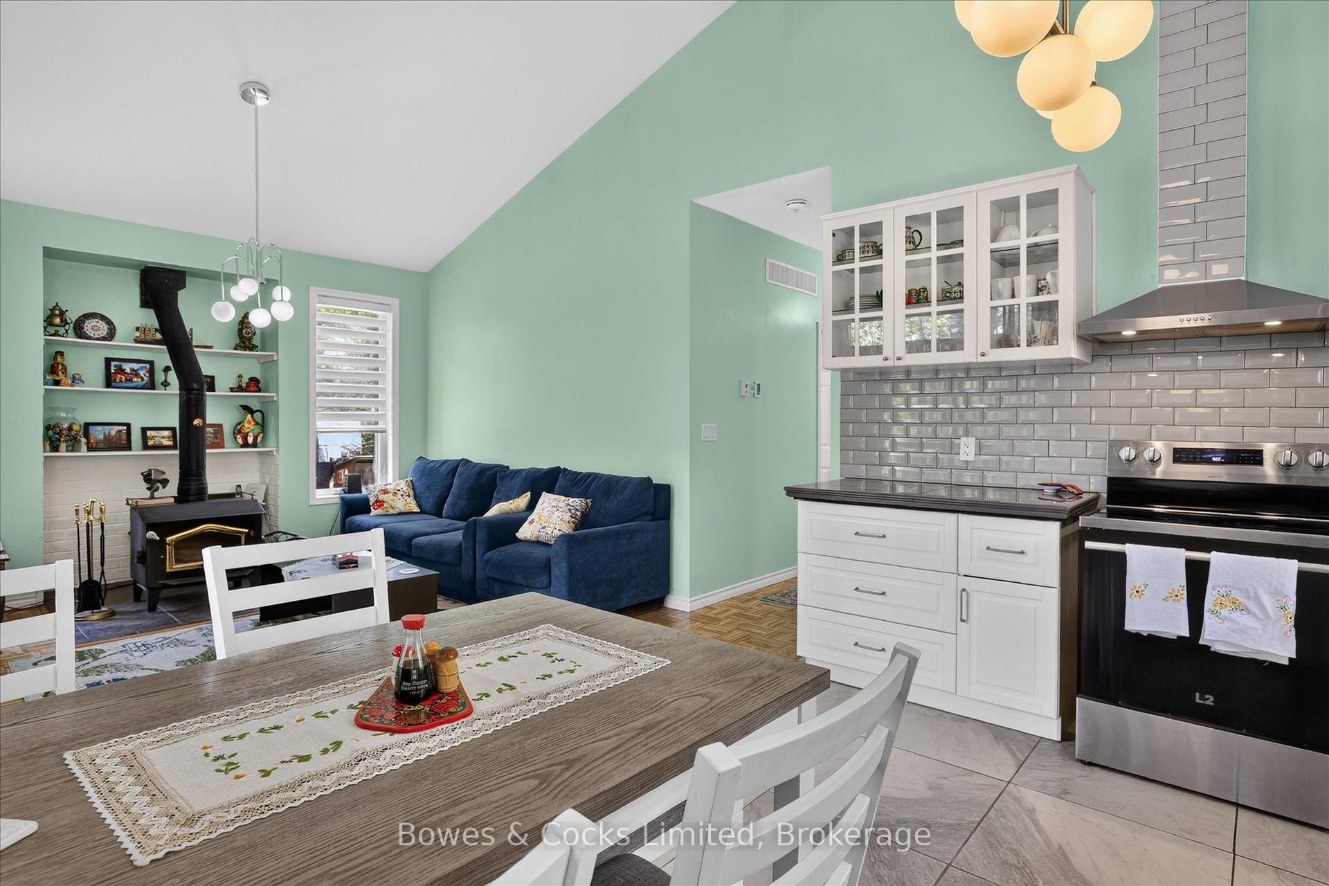 Photo 14 of 1244 Vick Road, Minden Hills, Snowdon — HOMEH