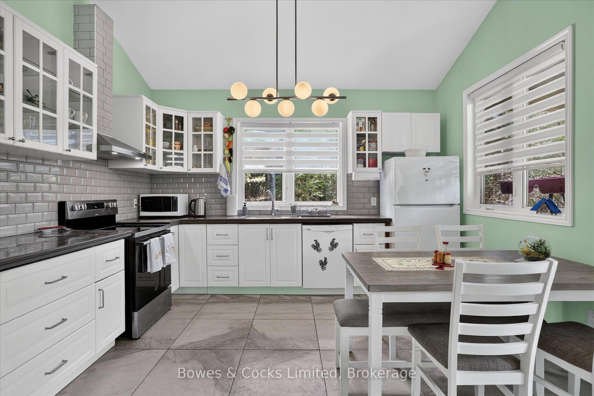 Photo 15 of 1244 Vick Road, Minden Hills, Snowdon — HOMEH