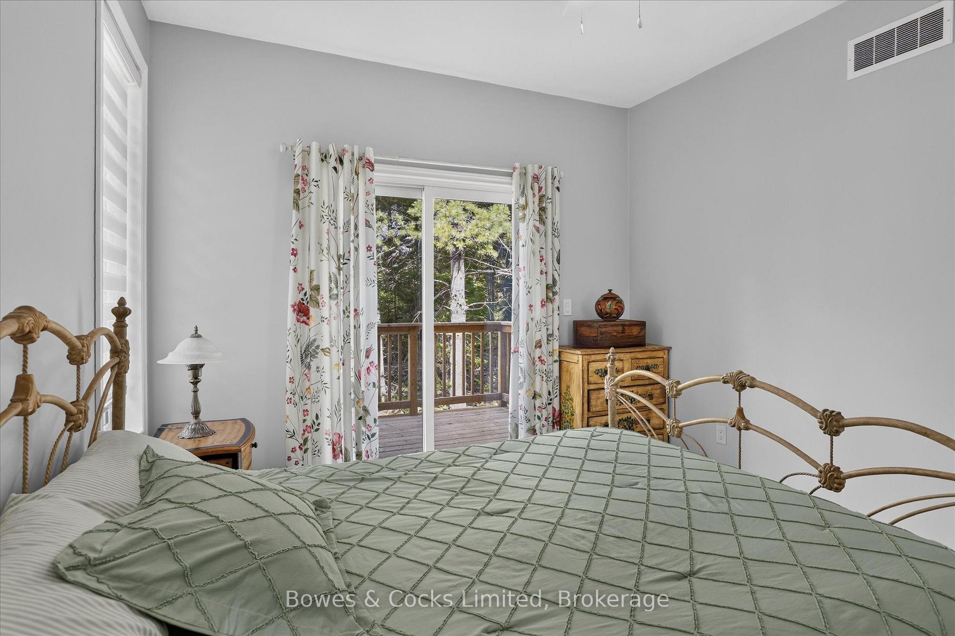 Photo 16 of 1244 Vick Road, Minden Hills, Snowdon — HOMEH