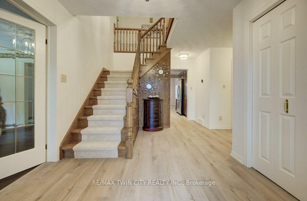 Photo 4 of 449 Knightsbridge Court, Waterloo, Upper Beechwood — HOMEH
