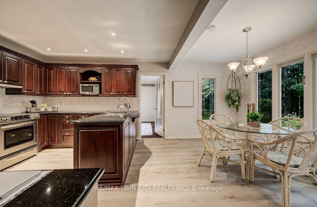 Photo 6 of 449 Knightsbridge Court, Waterloo, Upper Beechwood — HOMEH