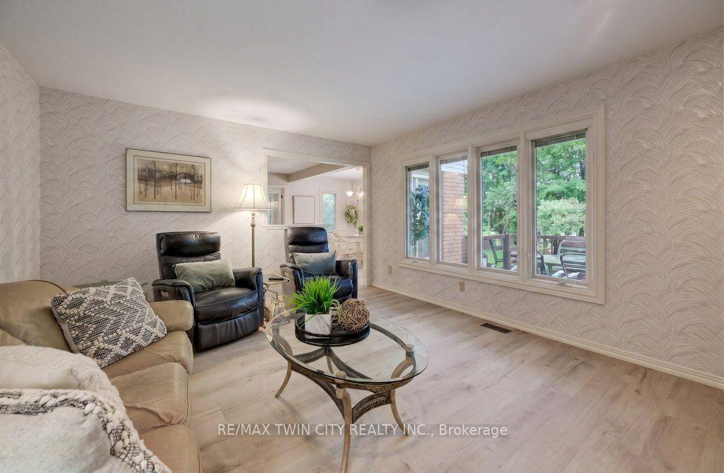 Photo 13 of 449 Knightsbridge Court, Waterloo, Upper Beechwood — HOMEH