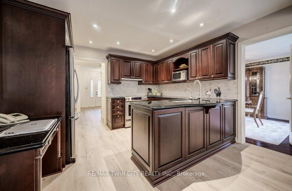 Photo 16 of 449 Knightsbridge Court, Waterloo, Upper Beechwood — HOMEH
