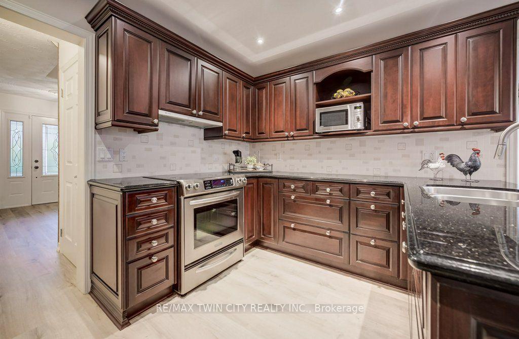 Photo 17 of 449 Knightsbridge Court, Waterloo, Upper Beechwood — HOMEH