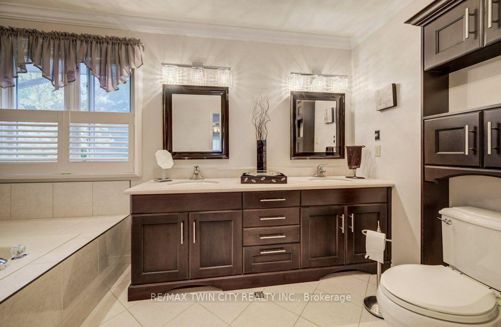 Photo 27 of 449 Knightsbridge Court, Waterloo, Upper Beechwood — HOMEH