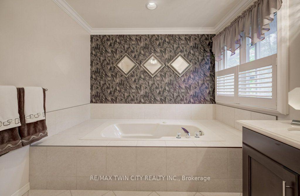 Photo 28 of 449 Knightsbridge Court, Waterloo, Upper Beechwood — HOMEH