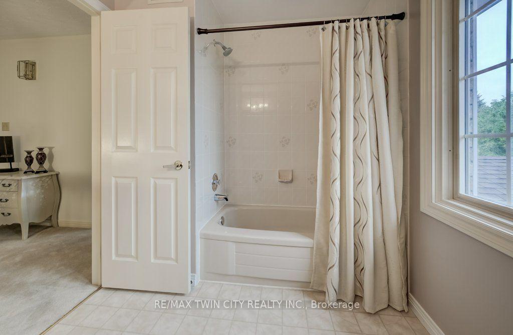 Photo 35 of 449 Knightsbridge Court, Waterloo, Upper Beechwood — HOMEH