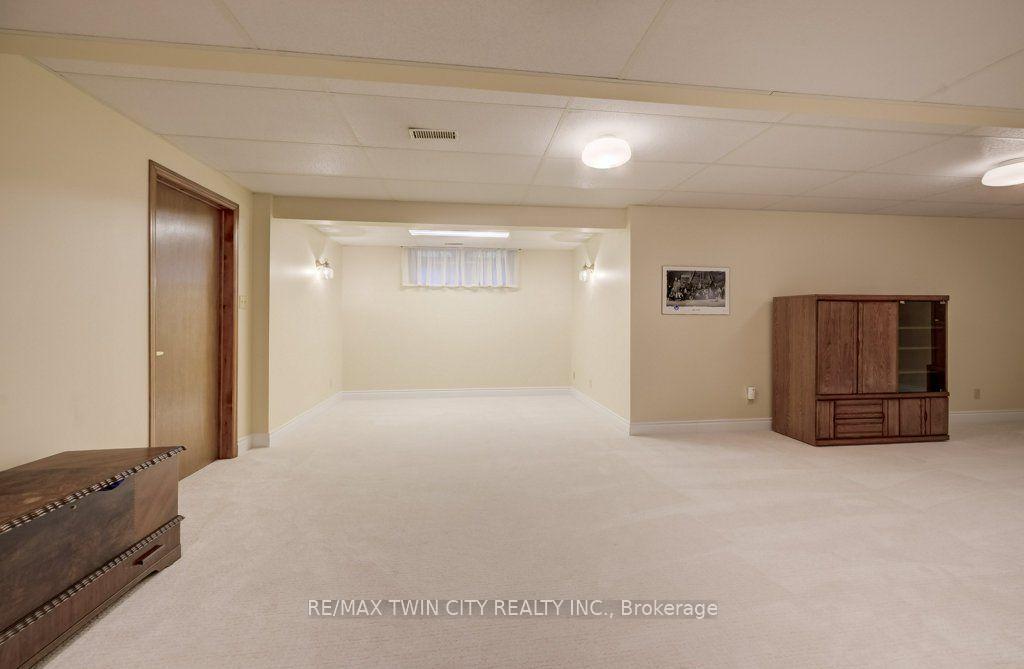 Photo 37 of 449 Knightsbridge Court, Waterloo, Upper Beechwood — HOMEH
