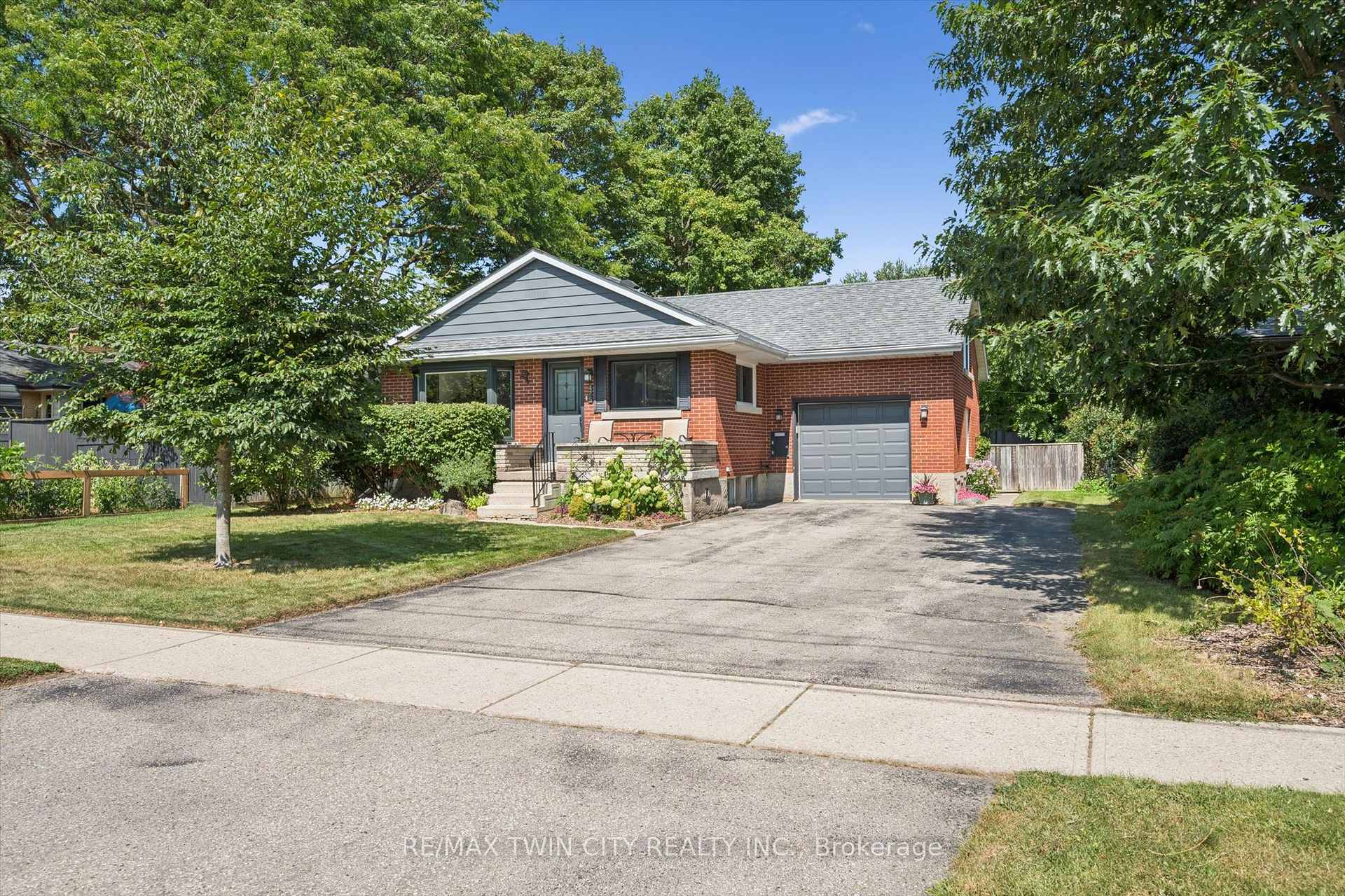 Photo 3 of 475 Stevenson Street N, Guelph, Riverside Park — HOMEH