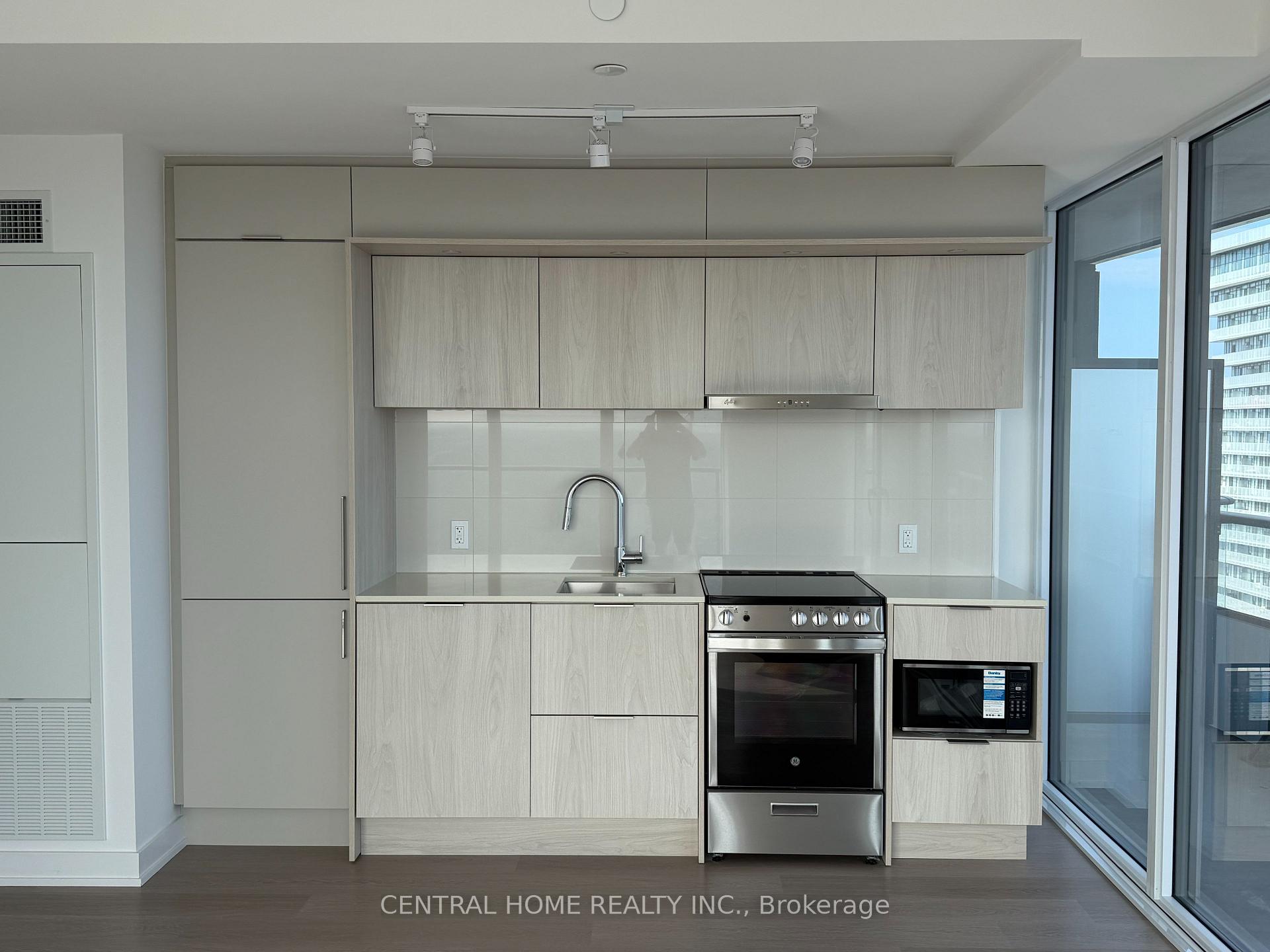 Photo 1 of Unit 5511, 448 Burnhamthorpe Road, Mississauga, City Centre — HOMEH