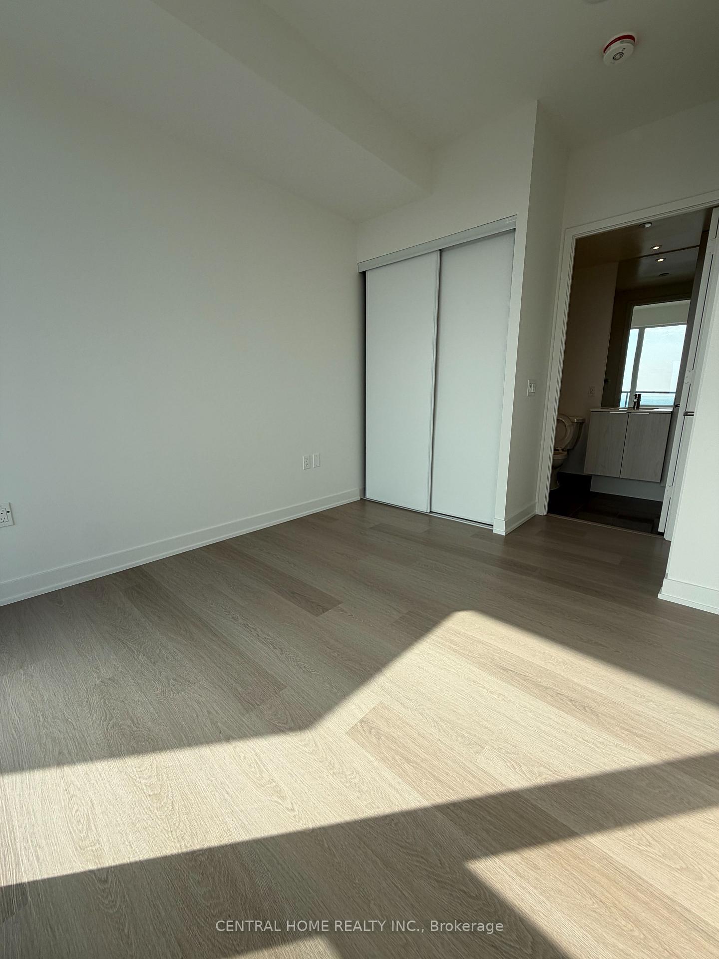 Photo 7 of Unit 5511, 448 Burnhamthorpe Road, Mississauga, City Centre — HOMEH