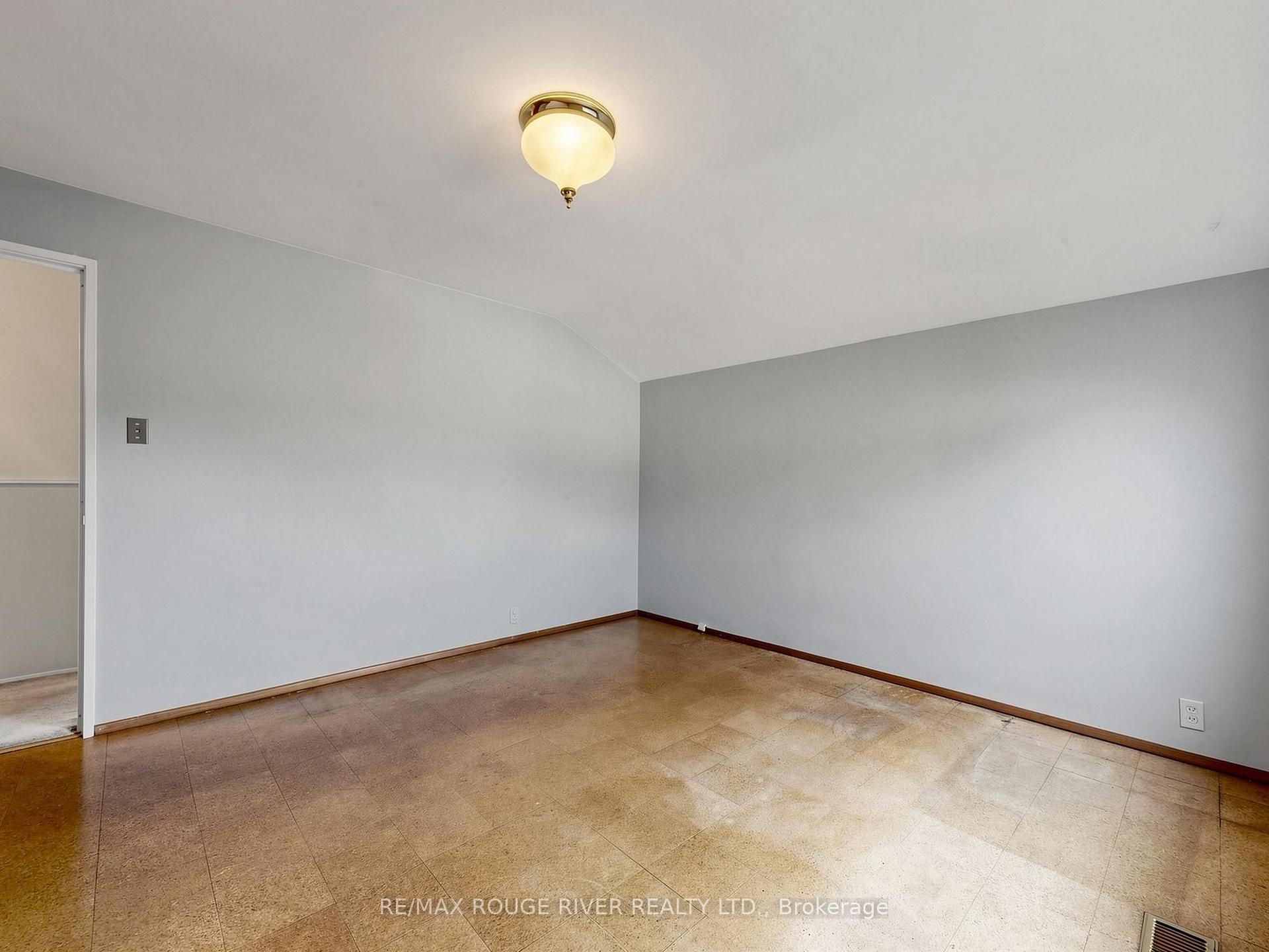 Photo 17 of 99 Oakley Boulevard, Scarborough, Bendale — HOMEH