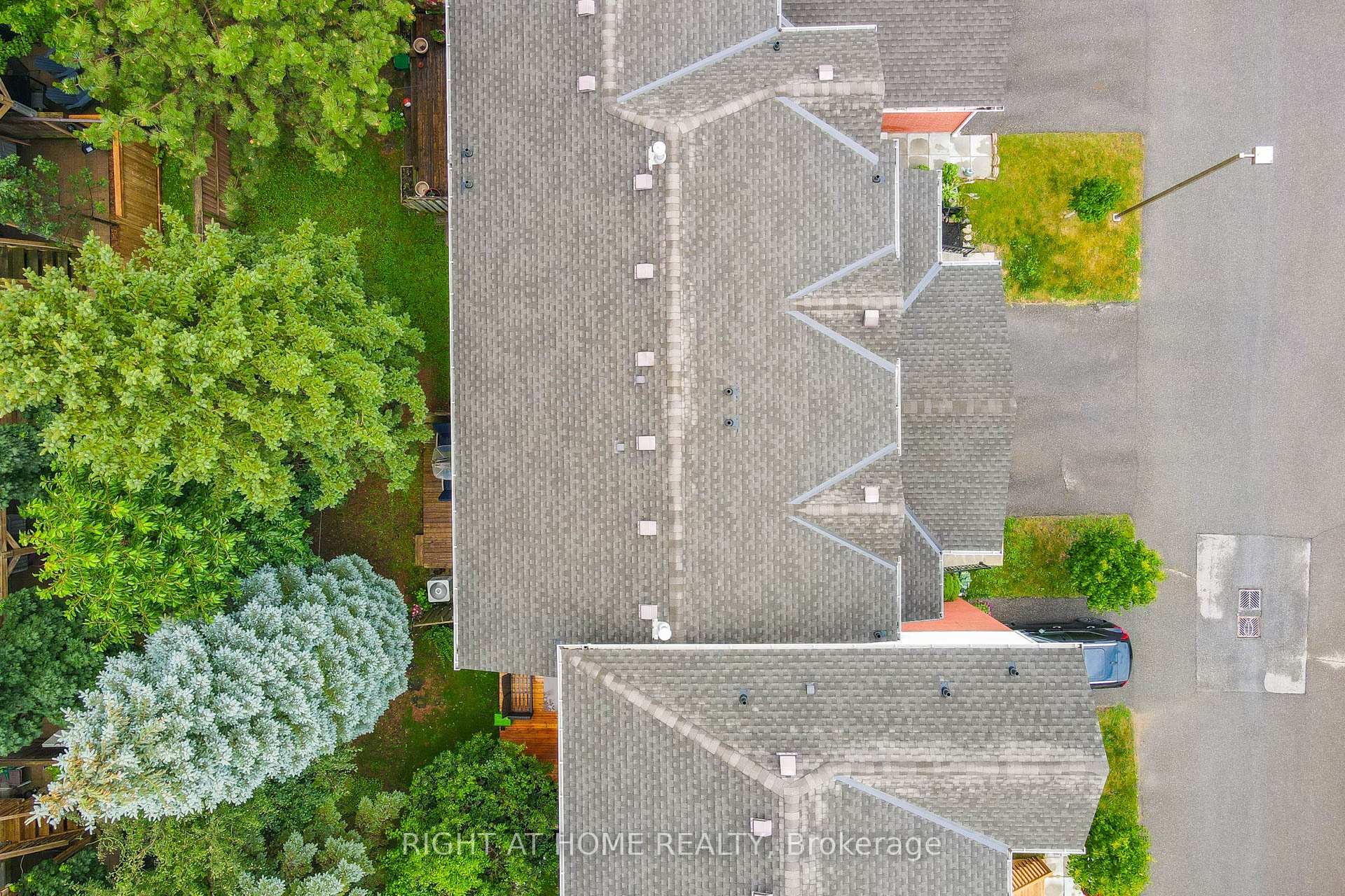 Photo 3 of 3 Beverly Lane, Halton Hills, Georgetown — HOMEH