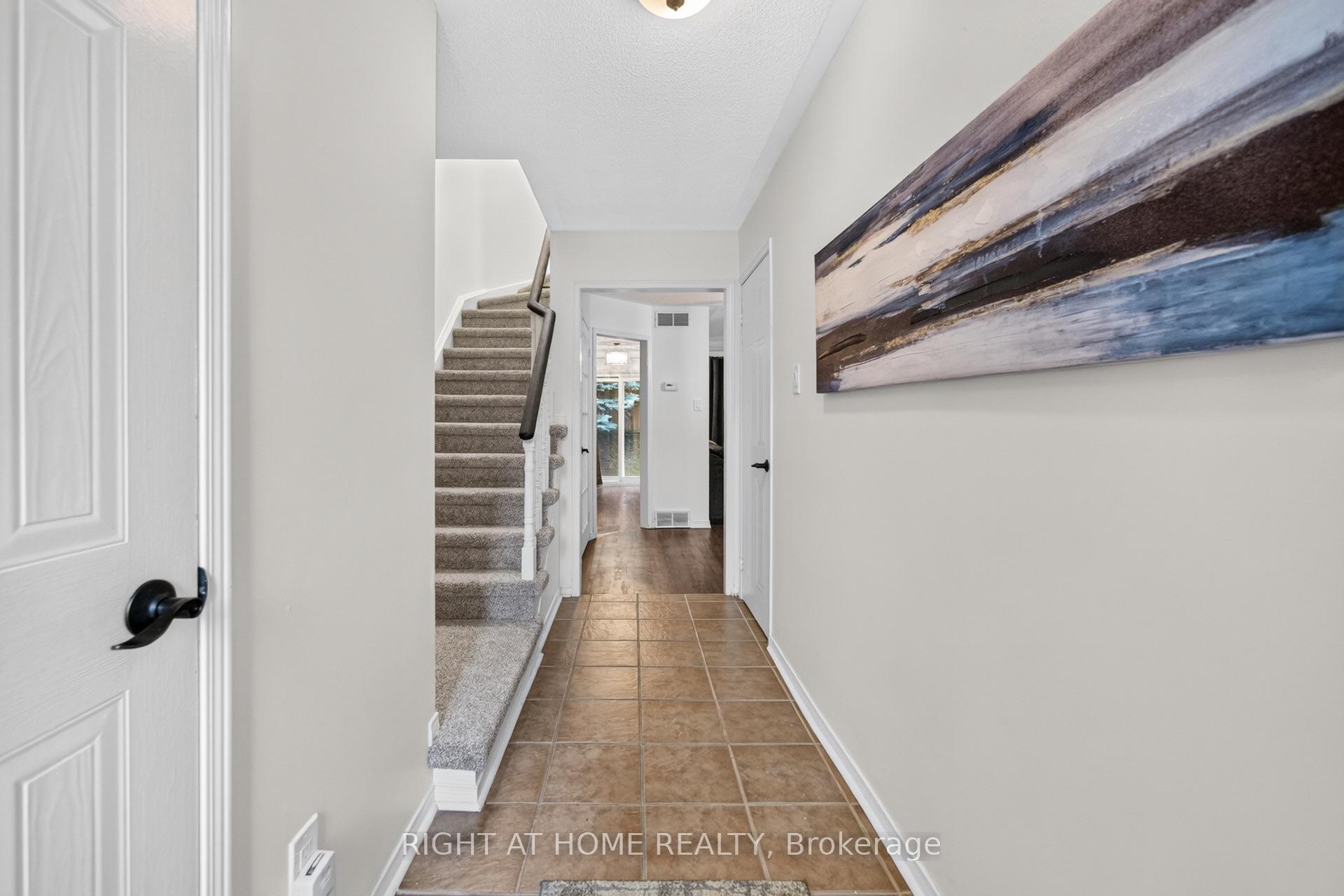 Photo 6 of 3 Beverly Lane, Halton Hills, Georgetown — HOMEH