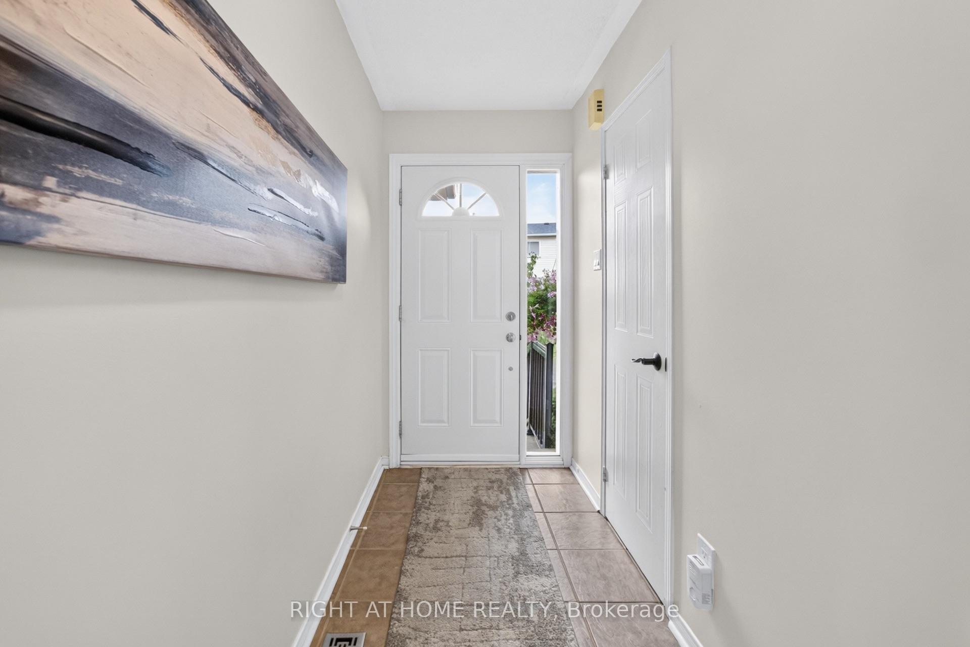 Photo 7 of 3 Beverly Lane, Halton Hills, Georgetown — HOMEH