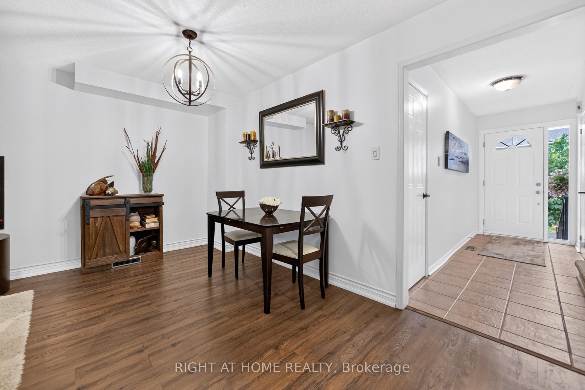 Photo 11 of 3 Beverly Lane, Halton Hills, Georgetown — HOMEH