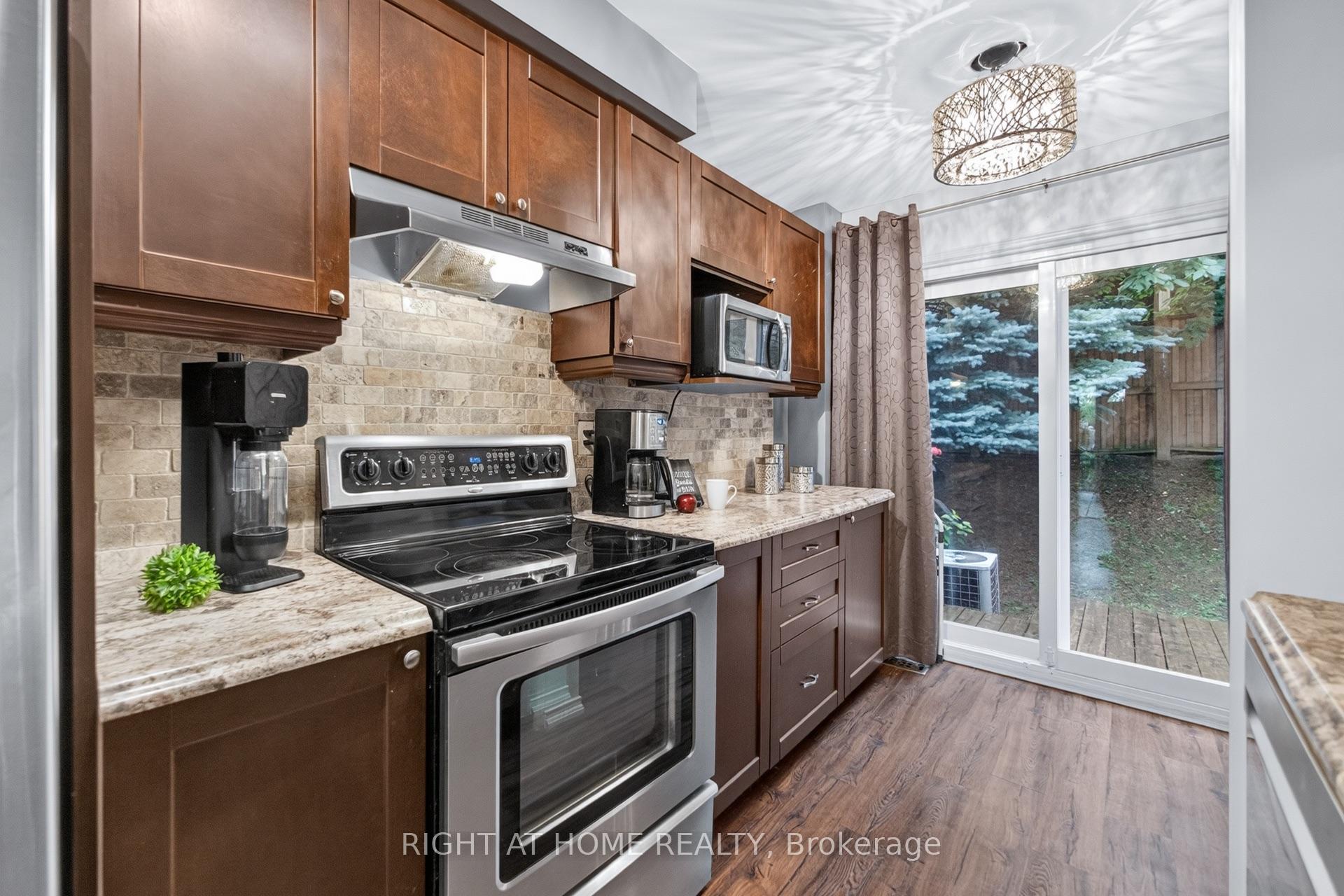Photo 18 of 3 Beverly Lane, Halton Hills, Georgetown — HOMEH