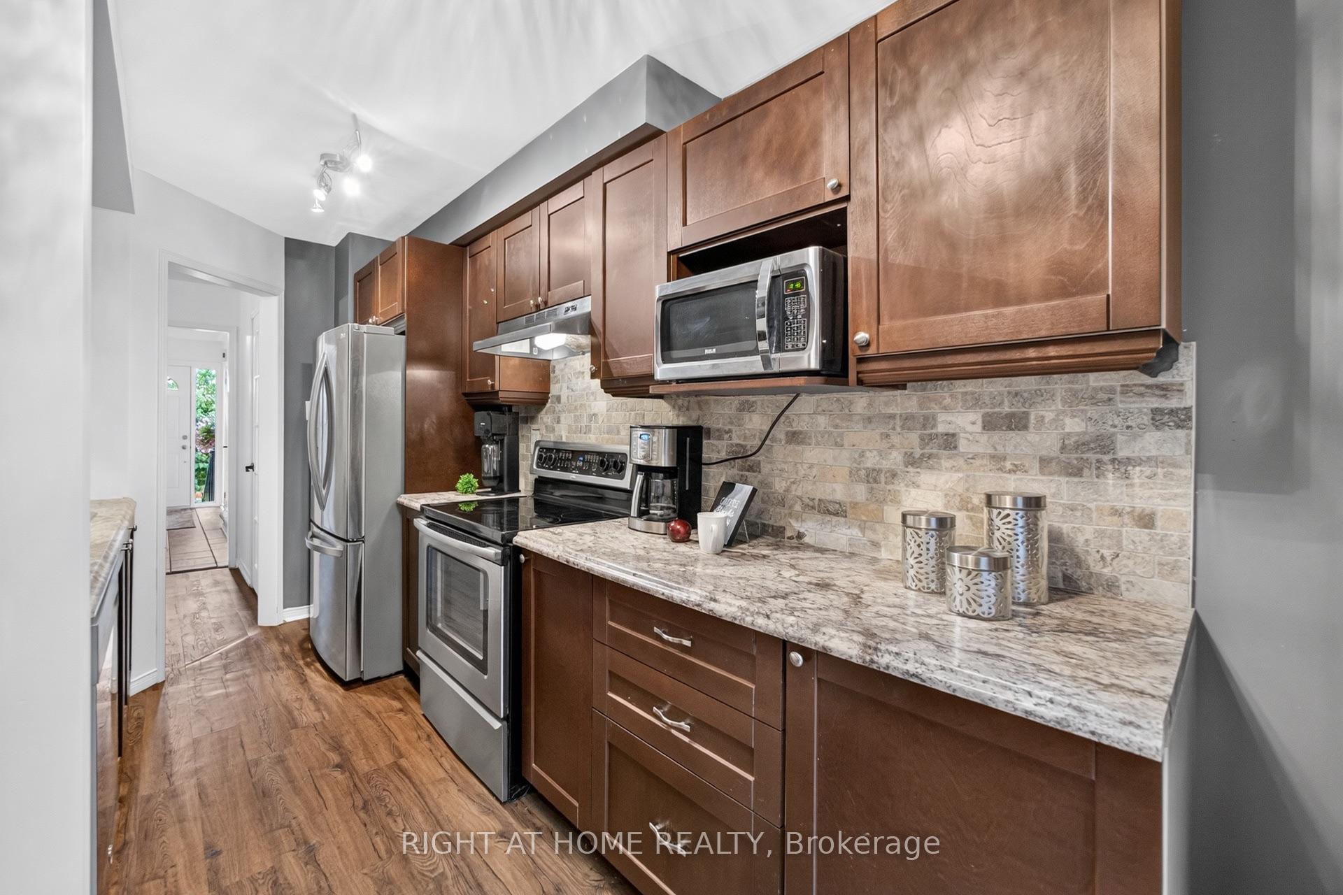 Photo 19 of 3 Beverly Lane, Halton Hills, Georgetown — HOMEH