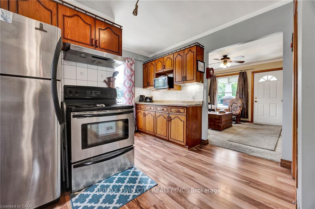 Photo 14 of 57 Bloomingdale Road N, Kitchener, Bridgeport — HOMEH