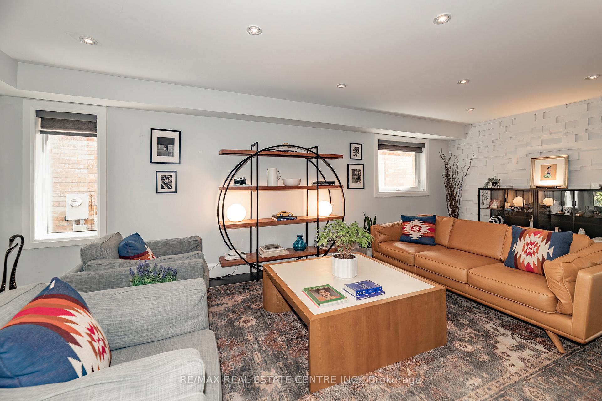 Photo 5 of 41 Ranchero Drive, Brampton, Fletcher's Meadow — HOMEH