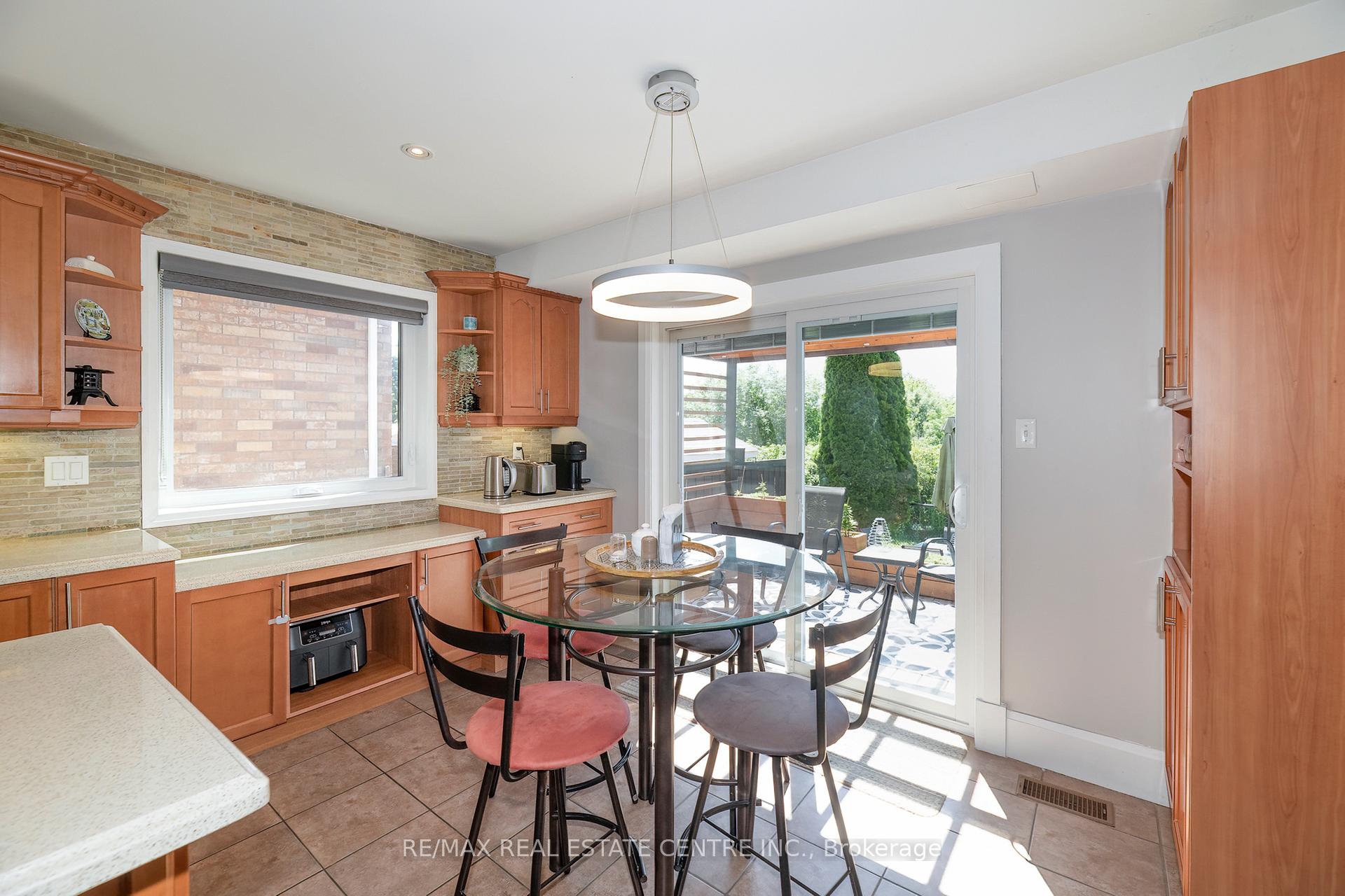 Photo 12 of 41 Ranchero Drive, Brampton, Fletcher's Meadow — HOMEH