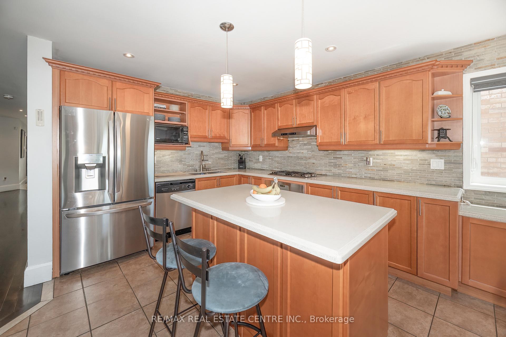 Photo 13 of 41 Ranchero Drive, Brampton, Fletcher's Meadow — HOMEH