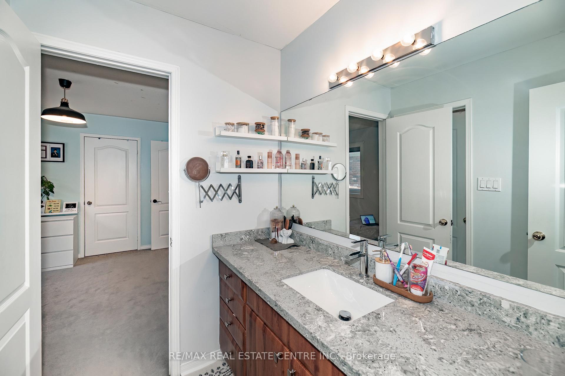 Photo 22 of 41 Ranchero Drive, Brampton, Fletcher's Meadow — HOMEH