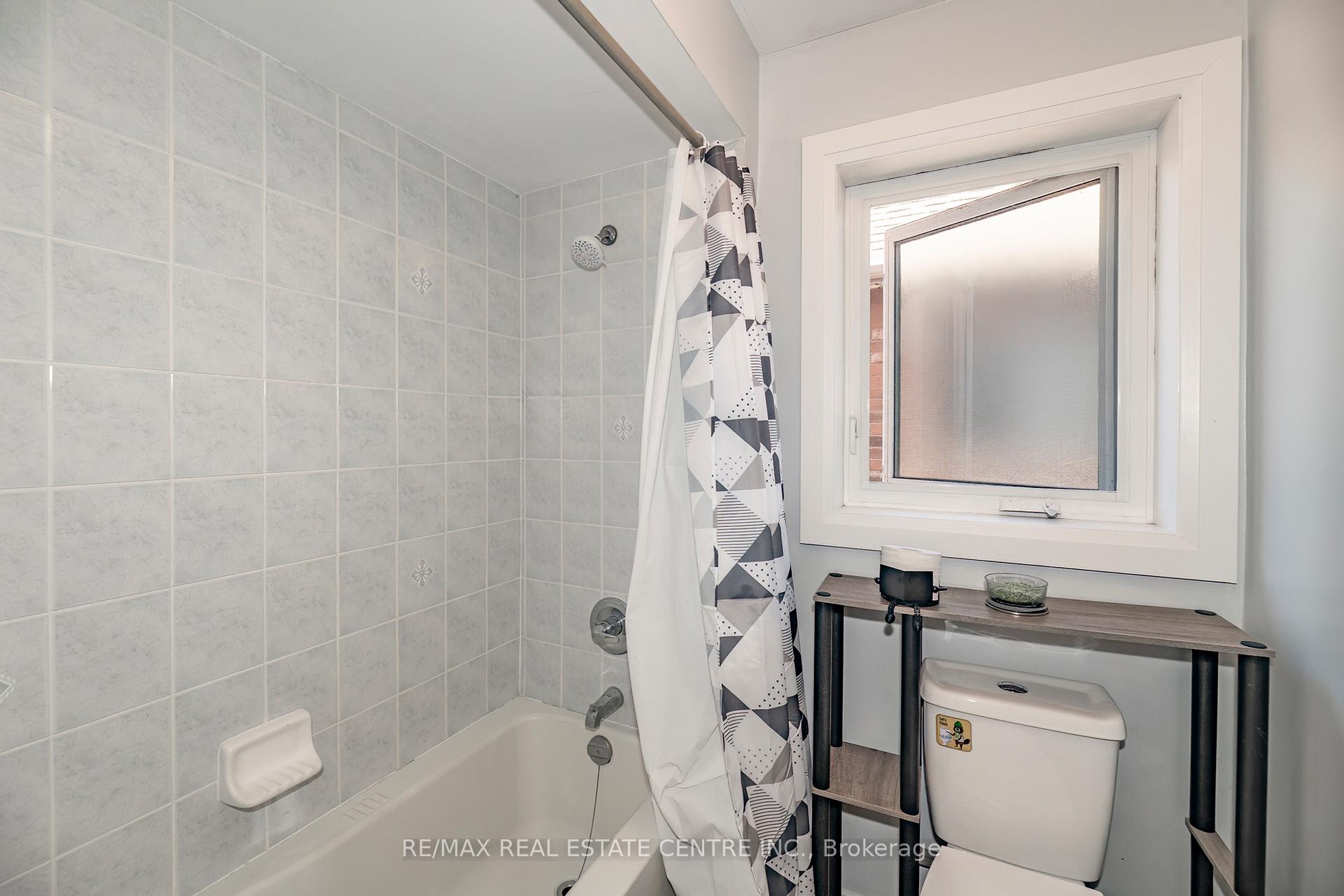 Photo 23 of 41 Ranchero Drive, Brampton, Fletcher's Meadow — HOMEH