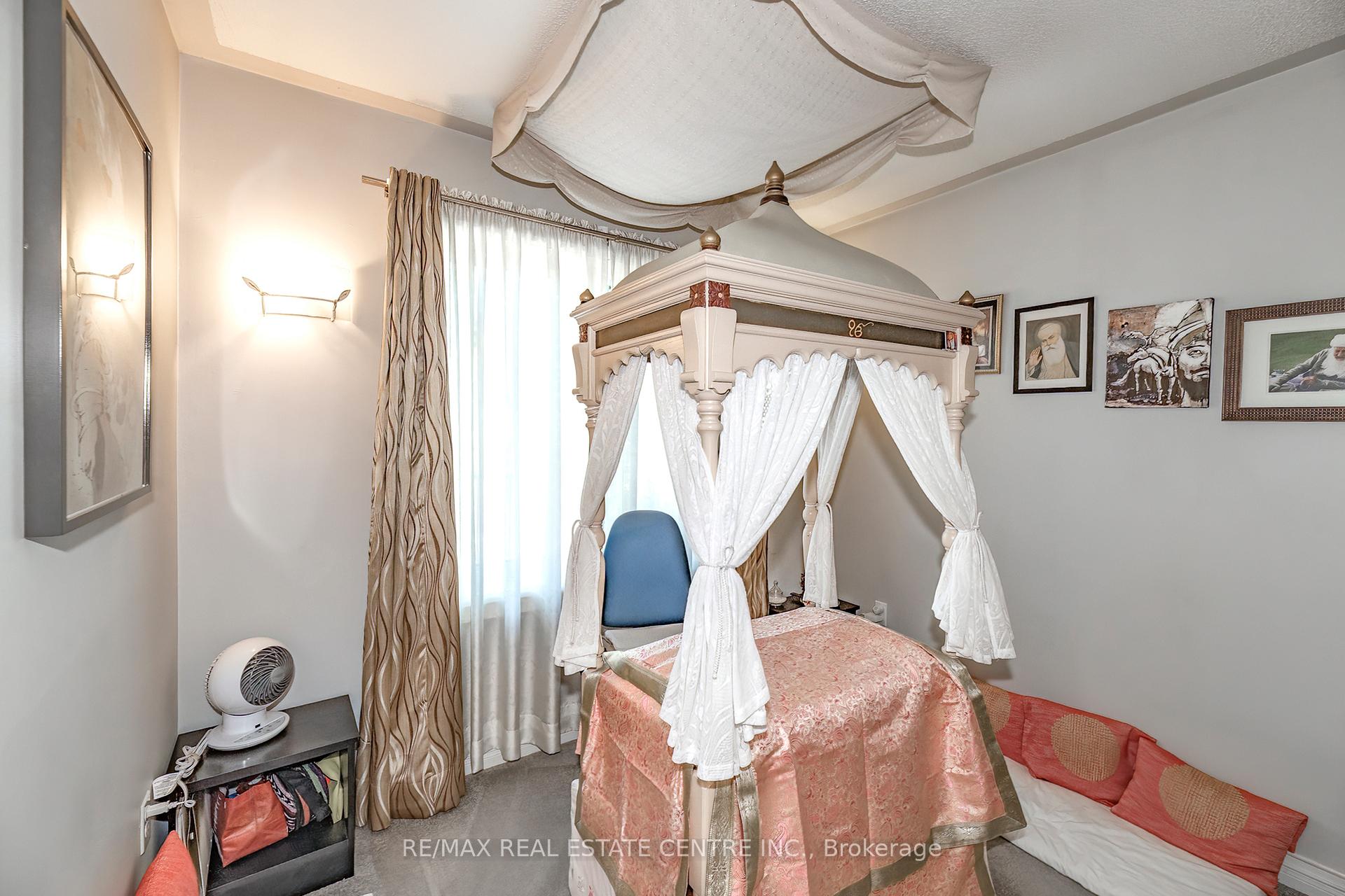 Photo 25 of 41 Ranchero Drive, Brampton, Fletcher's Meadow — HOMEH