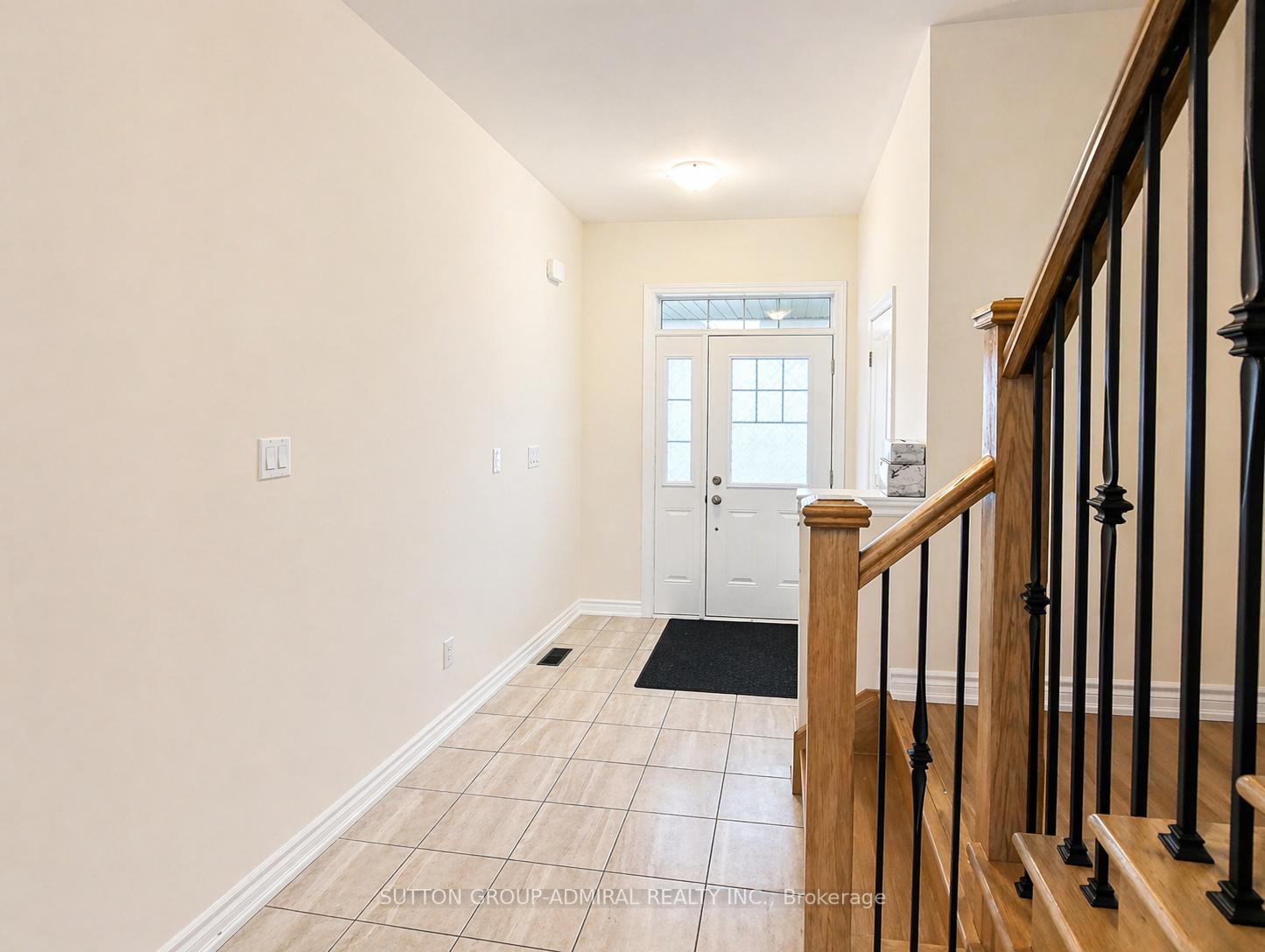 Photo 2 of 2135 Speare Court, Innisfil, Alcona — HOMEH