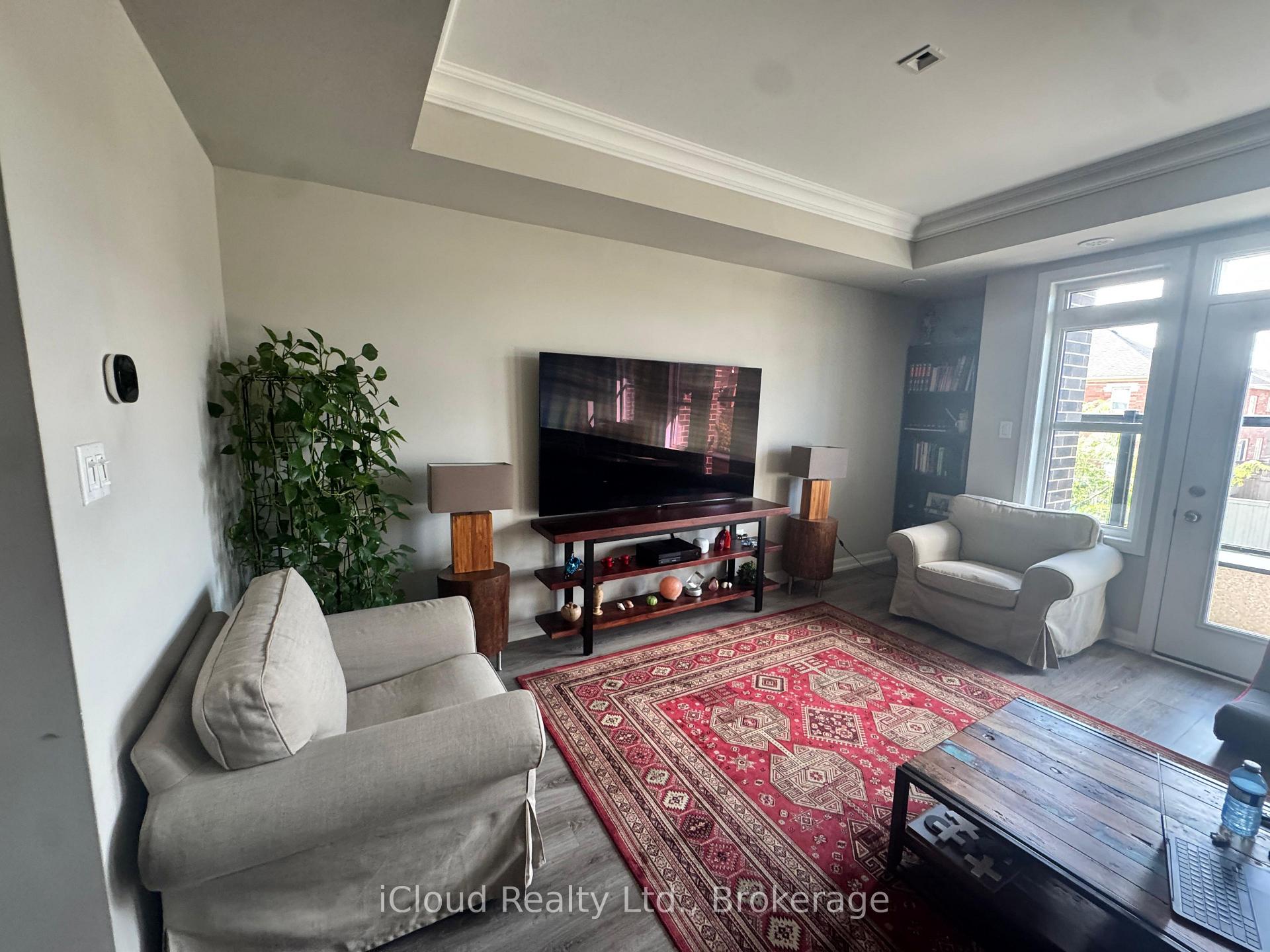 Photo 4 of 126 Burnhamthorpe Road E, Oakville, Glenorchy — HOMEH