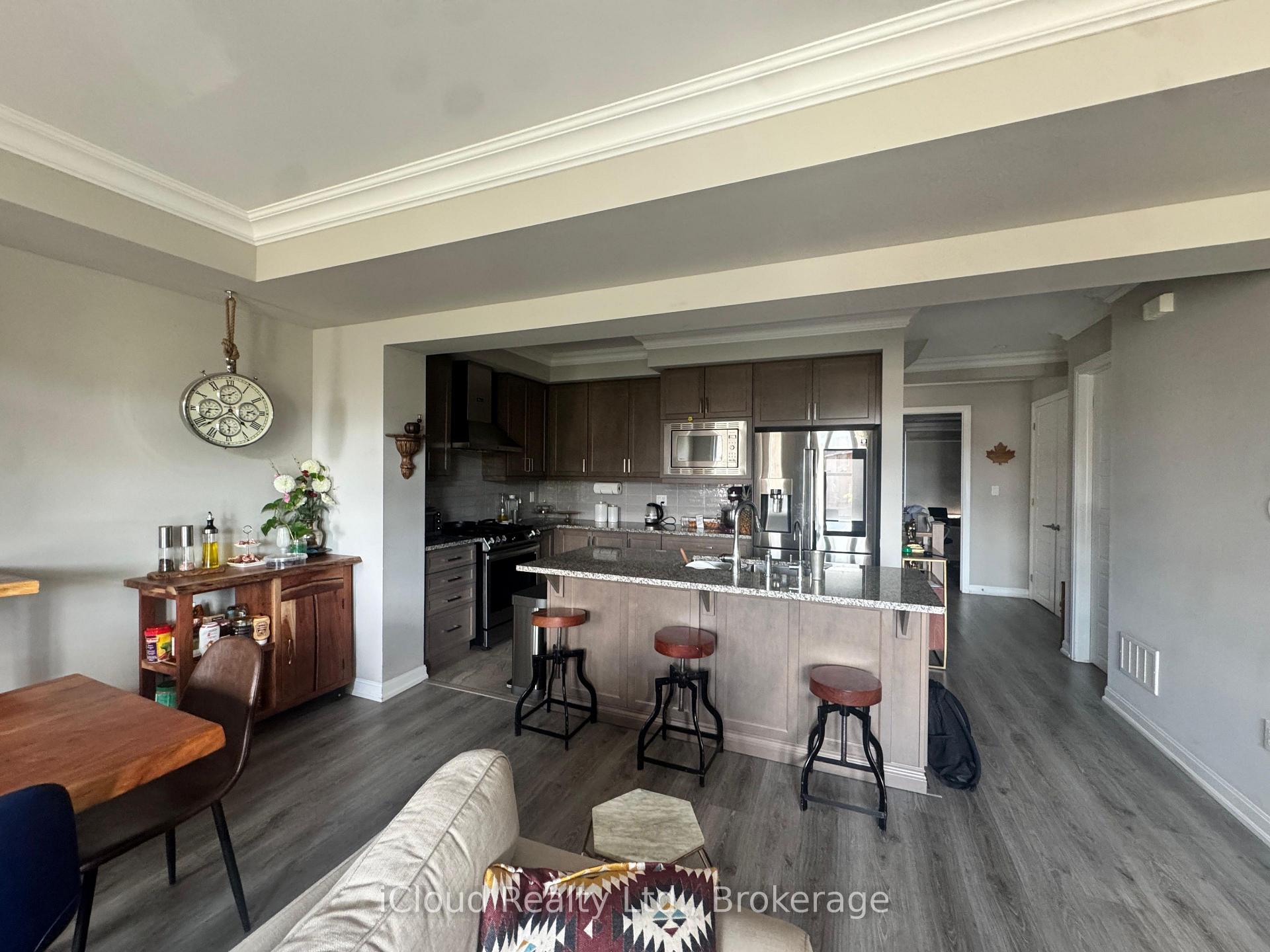 Photo 6 of 126 Burnhamthorpe Road E, Oakville, Glenorchy — HOMEH
