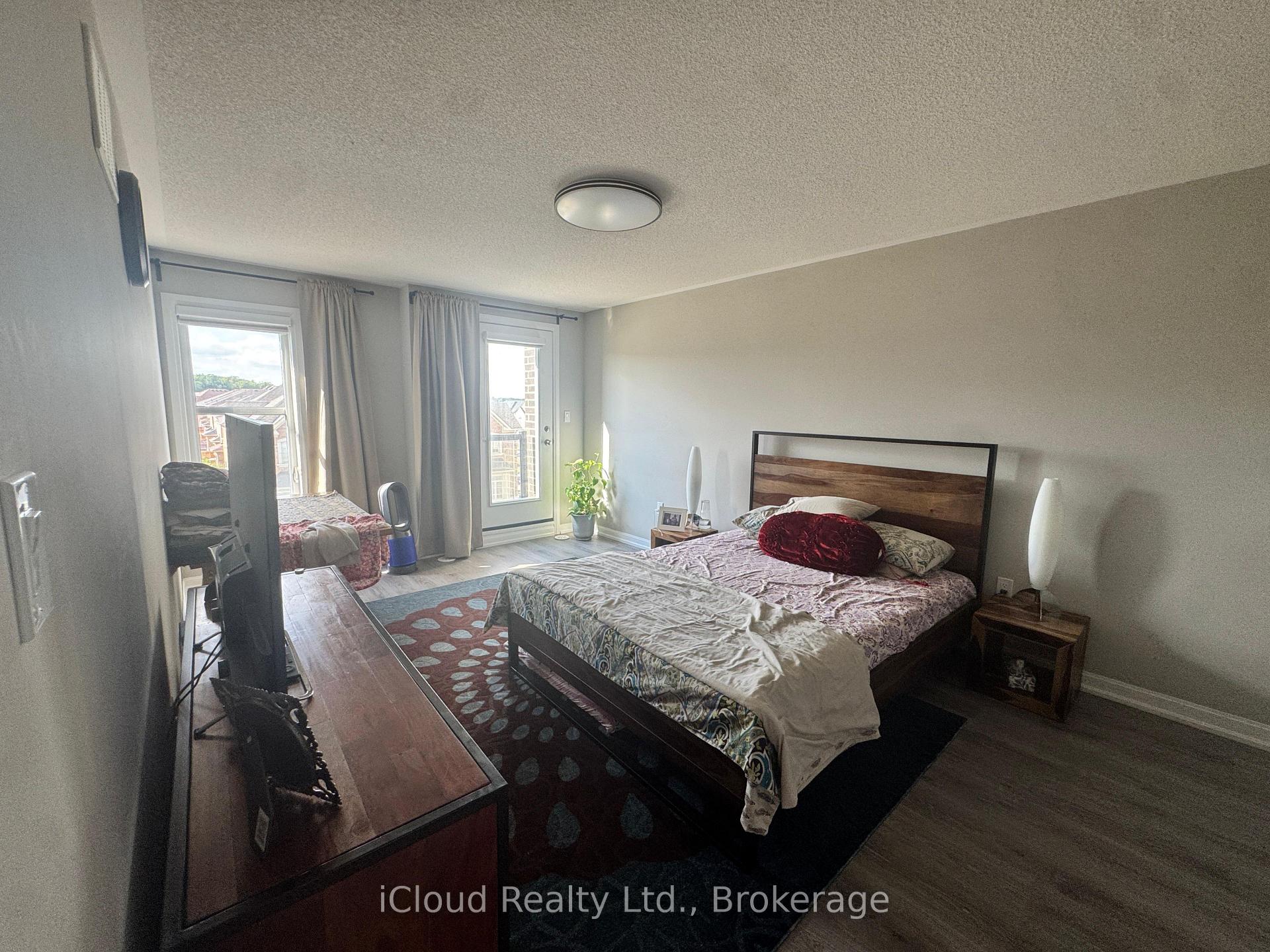 Photo 7 of 126 Burnhamthorpe Road E, Oakville, Glenorchy — HOMEH
