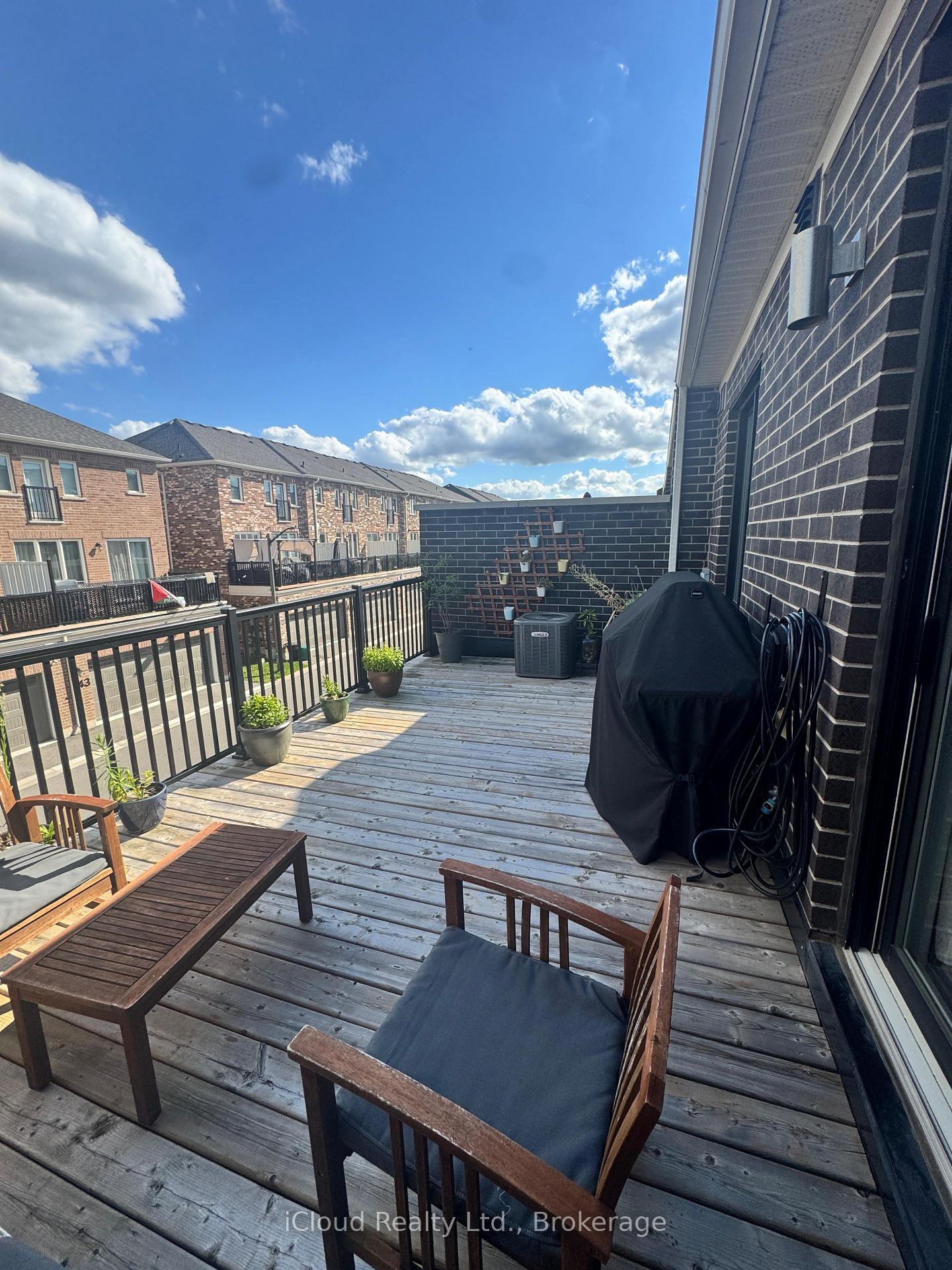 Photo 14 of 126 Burnhamthorpe Road E, Oakville, Glenorchy — HOMEH