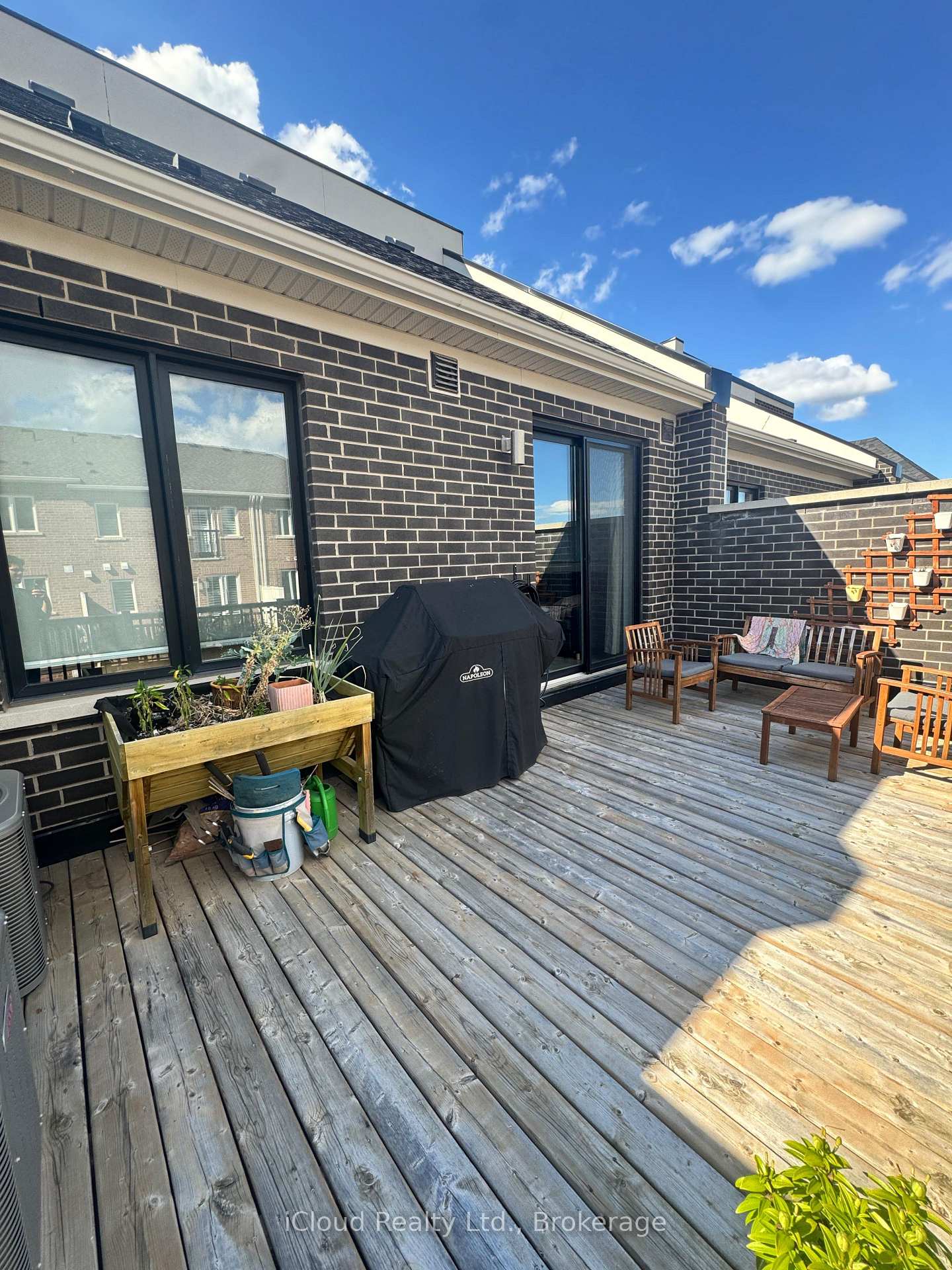 Photo 15 of 126 Burnhamthorpe Road E, Oakville, Glenorchy — HOMEH