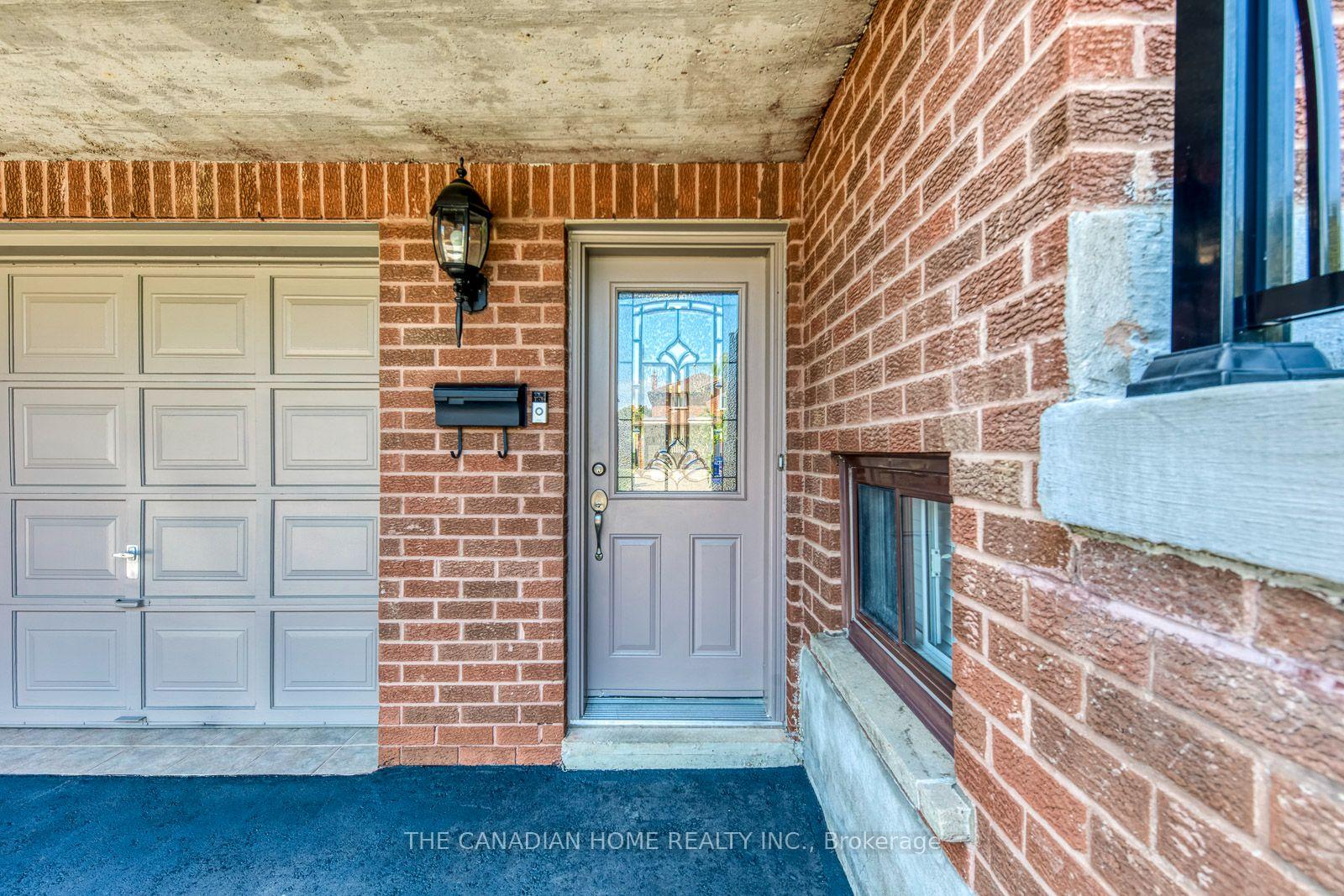Photo 3 of 5472 Bourget Drive, Mississauga, Hurontario — HOMEH