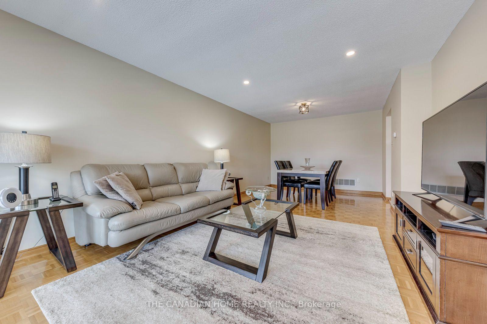 Photo 6 of 5472 Bourget Drive, Mississauga, Hurontario — HOMEH
