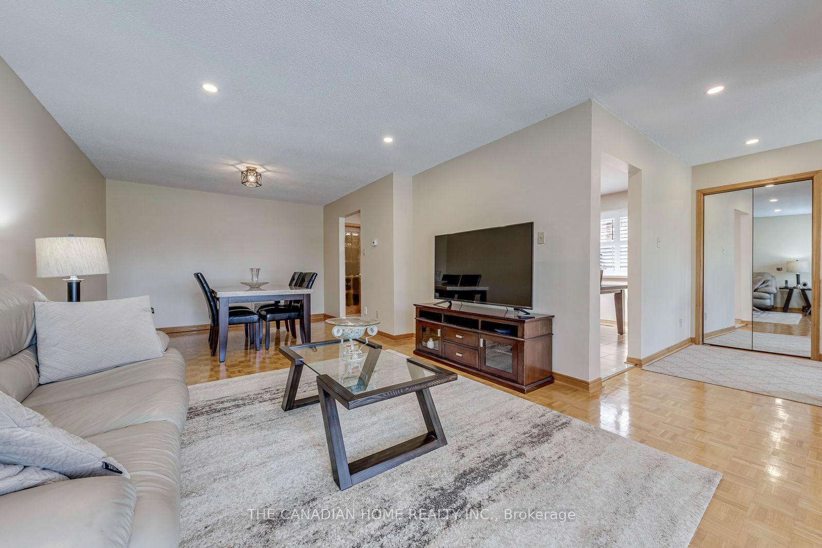 Photo 8 of 5472 Bourget Drive, Mississauga, Hurontario — HOMEH