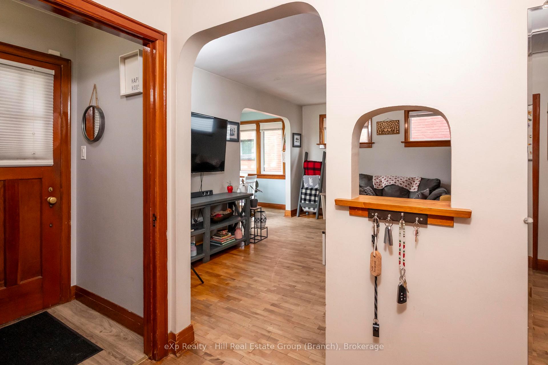 Photo 15 of 235 Franklin Street N, Thunder Bay, McKeller Park — HOMEH