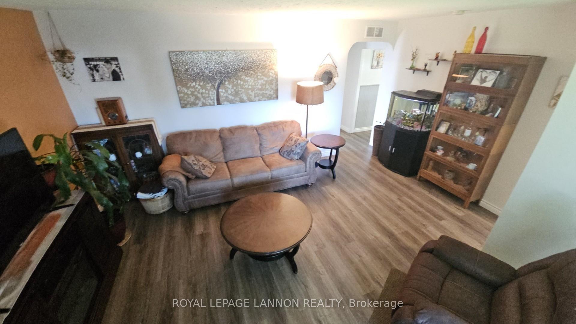 Photo 5 of 1820 Hamilton Avenue, Thunder Bay, Hyde Park — HOMEH