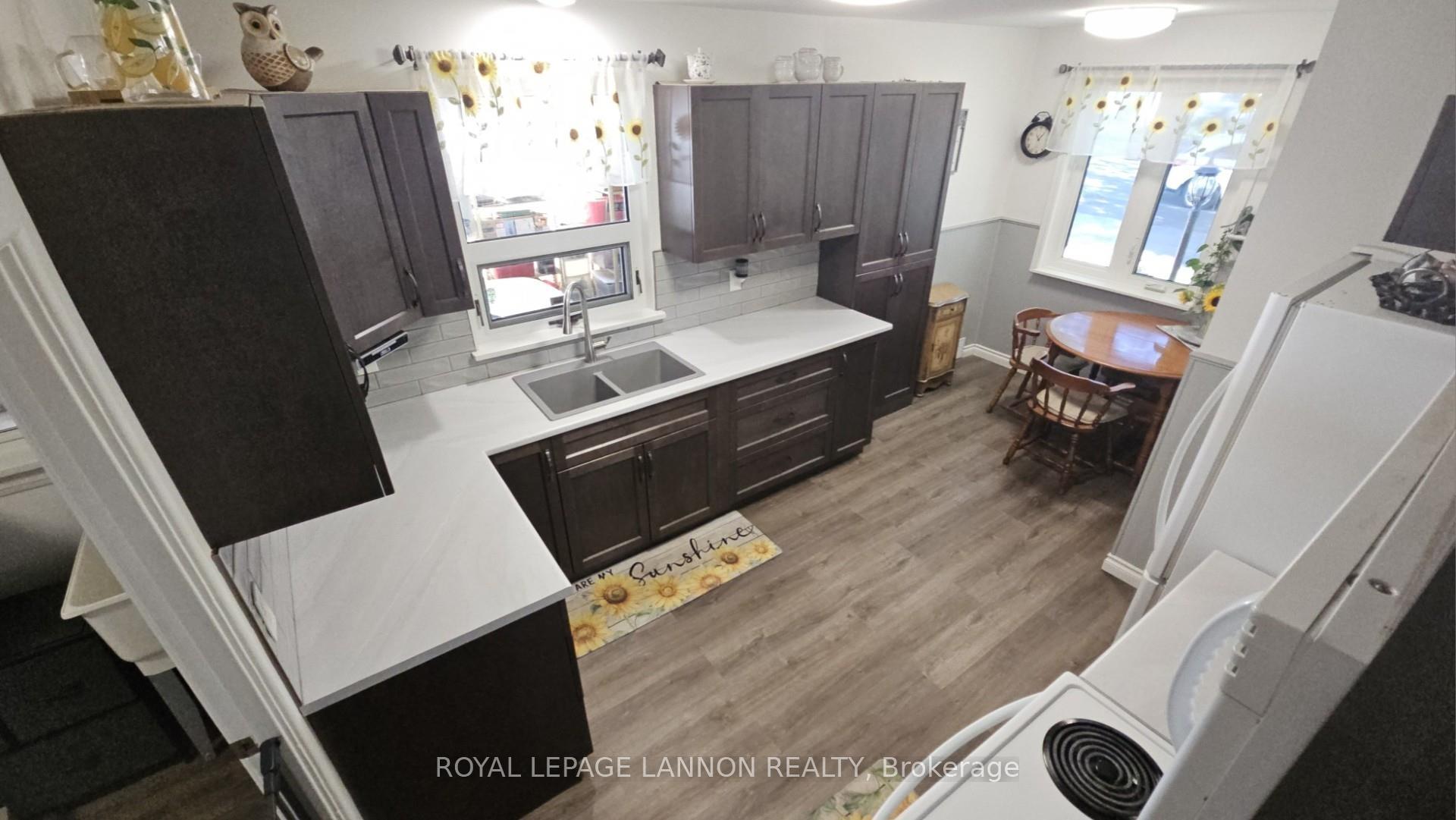 Photo 6 of 1820 Hamilton Avenue, Thunder Bay, Hyde Park — HOMEH